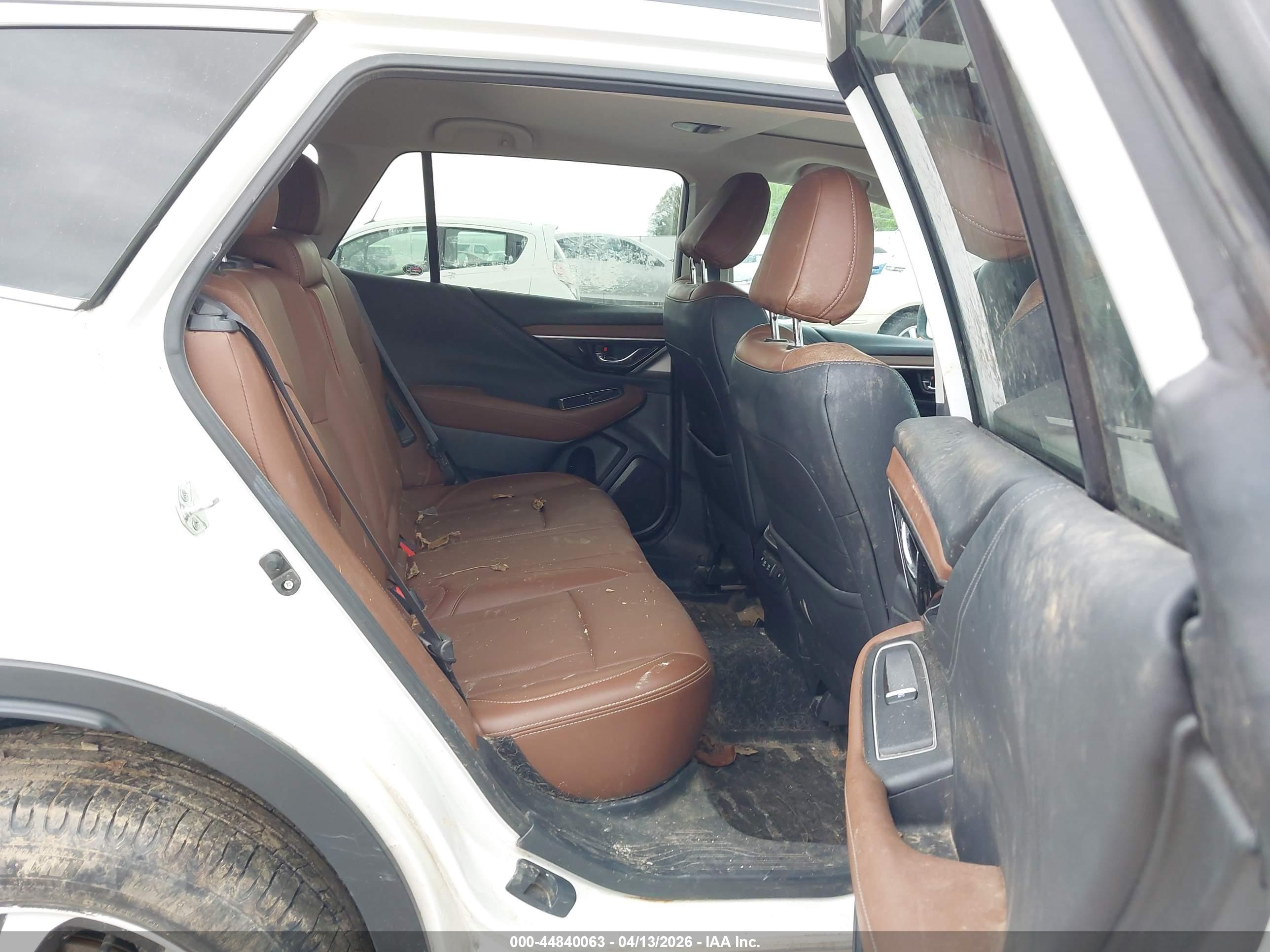 SUBARU OUTBACK image 8