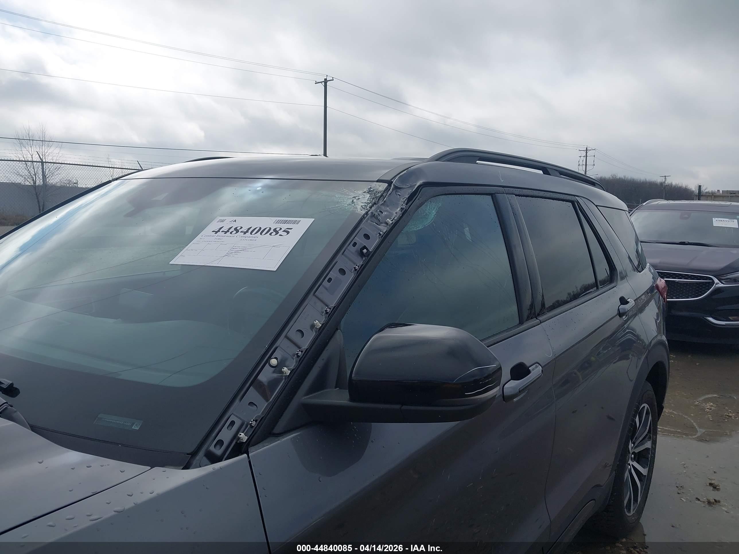 FORD EXPLORER image 6