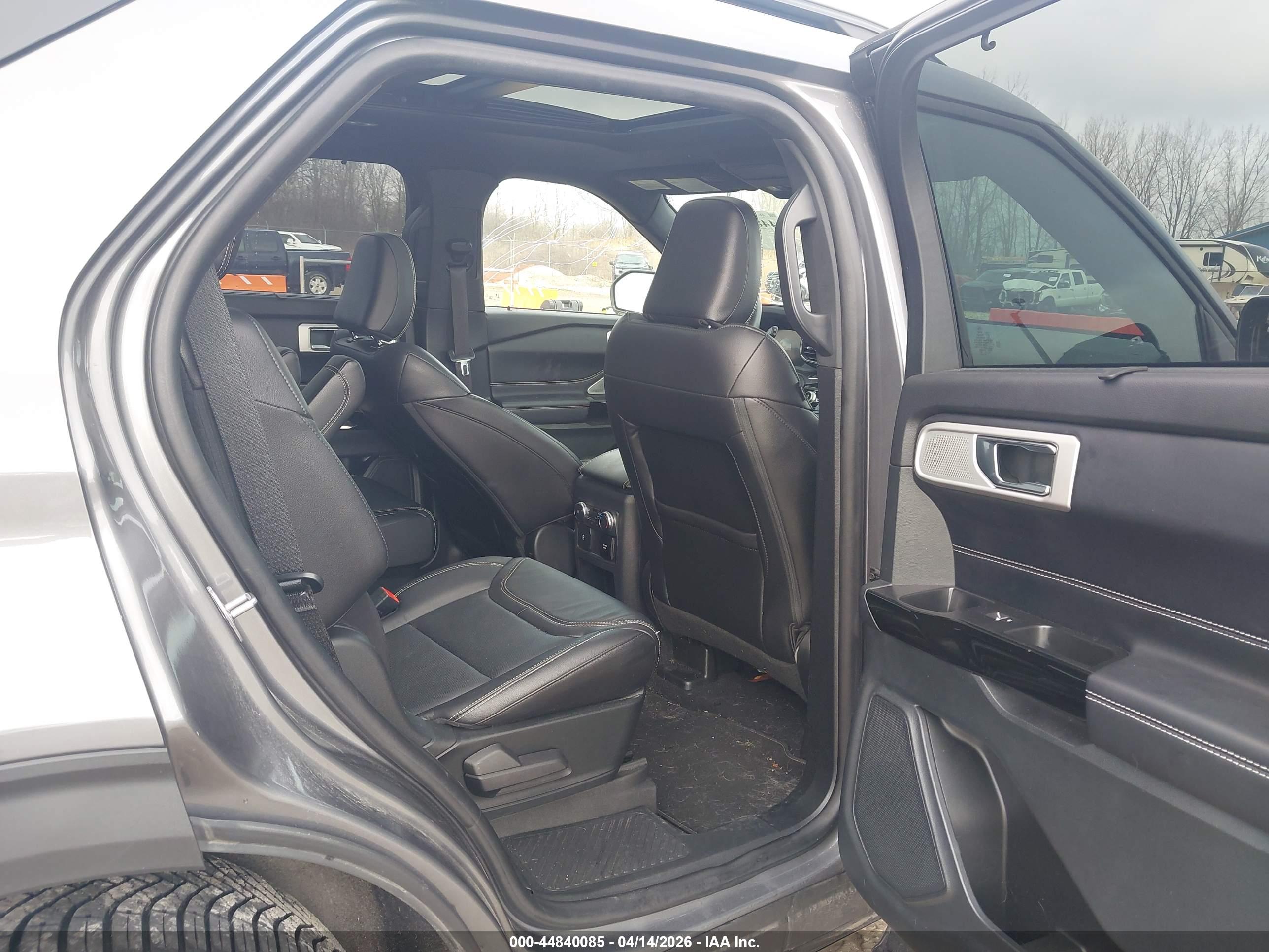 FORD EXPLORER image 8