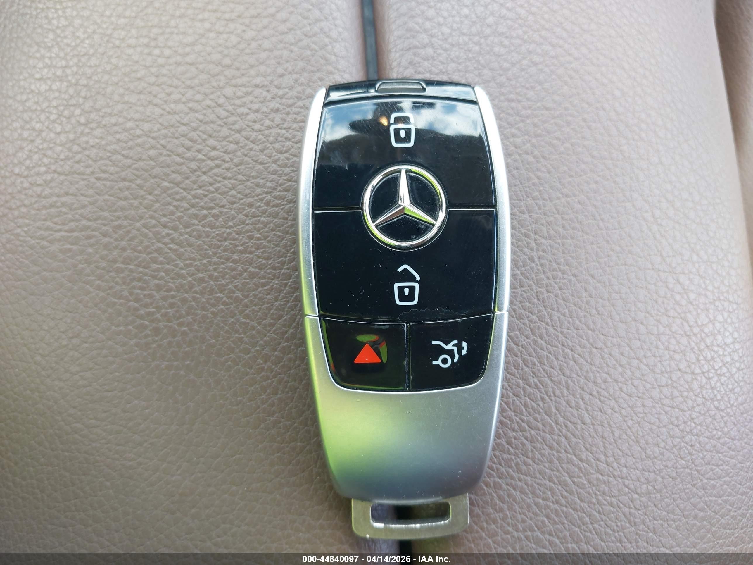 MERCEDES-BENZ E image 11