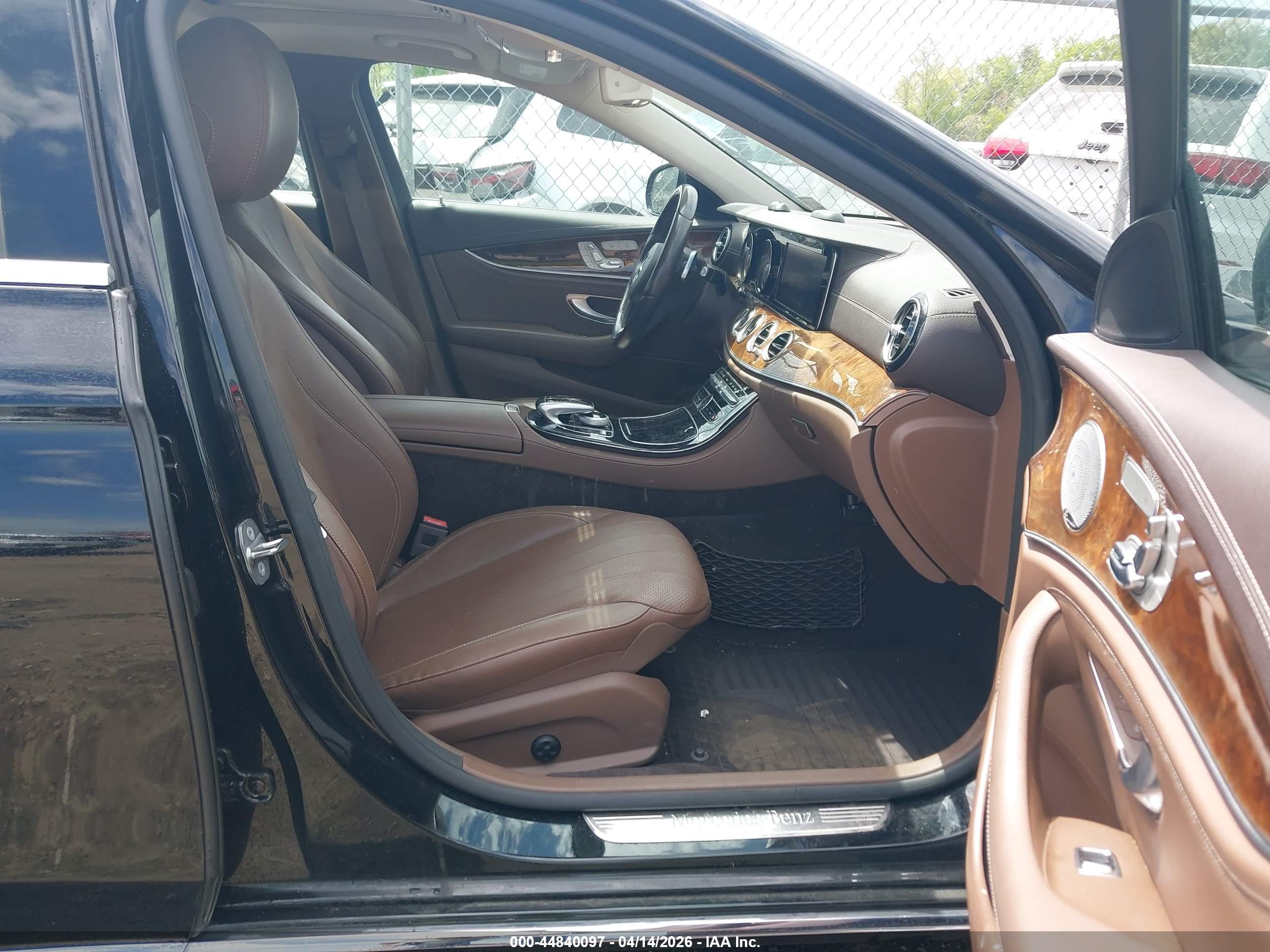 MERCEDES-BENZ E image 5