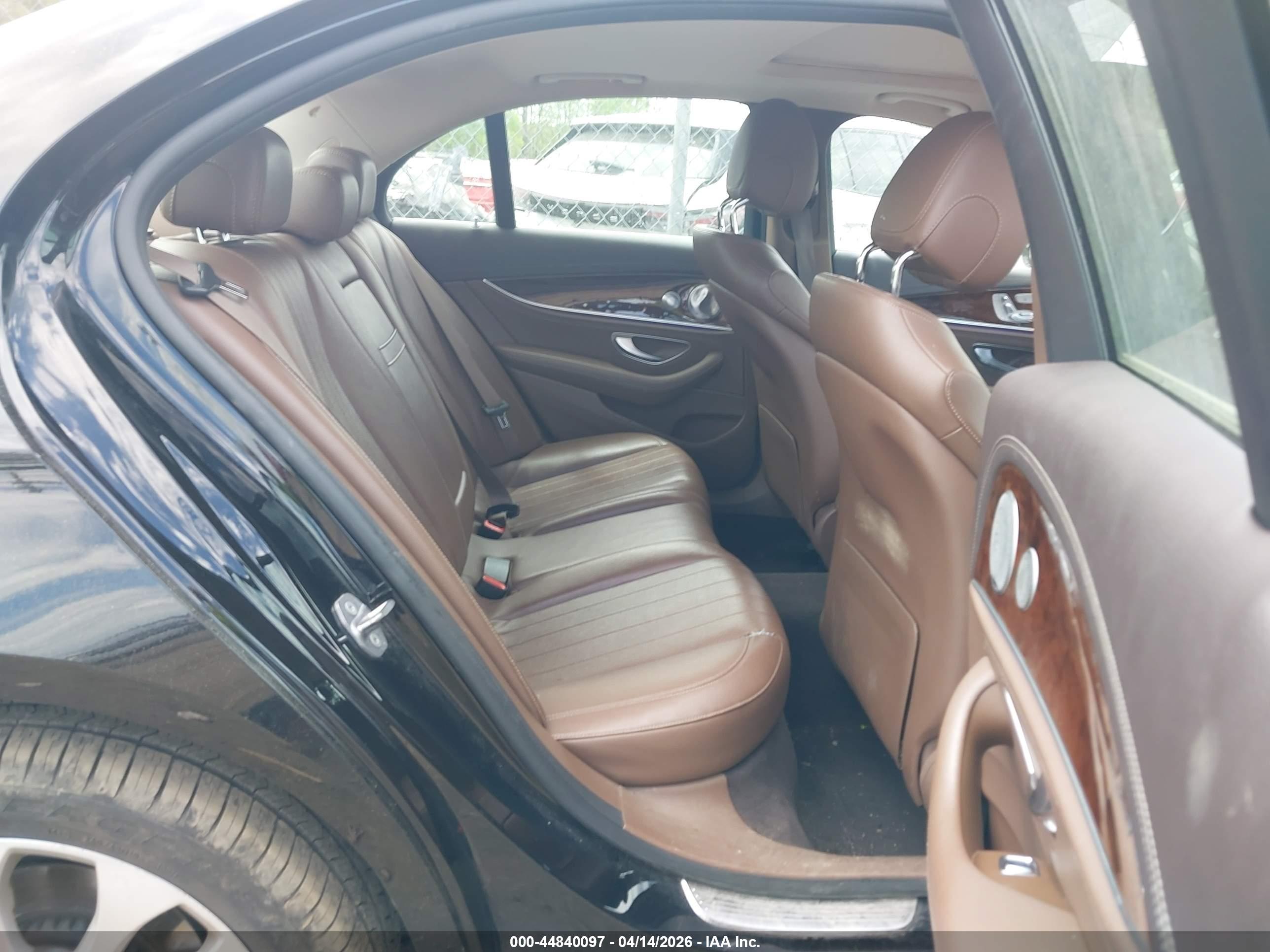 MERCEDES-BENZ E image 8