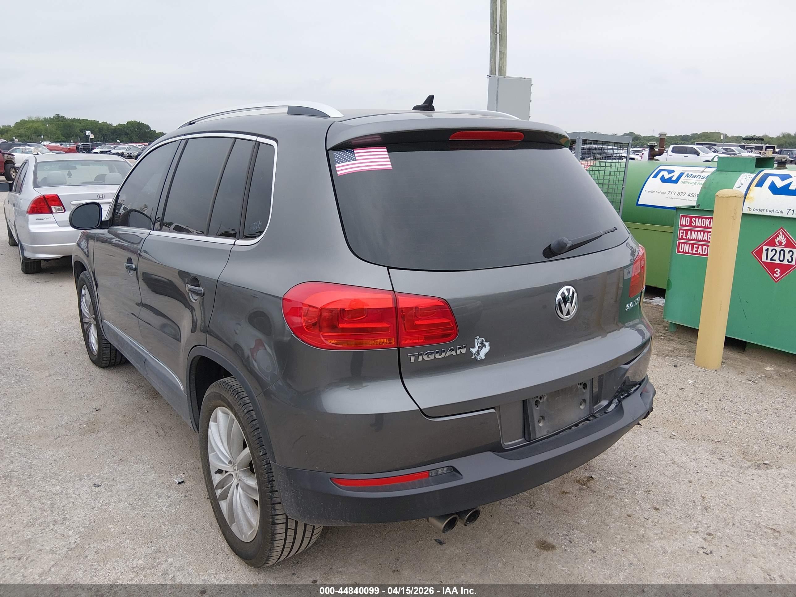 VOLKSWAGEN TIGUAN image 3