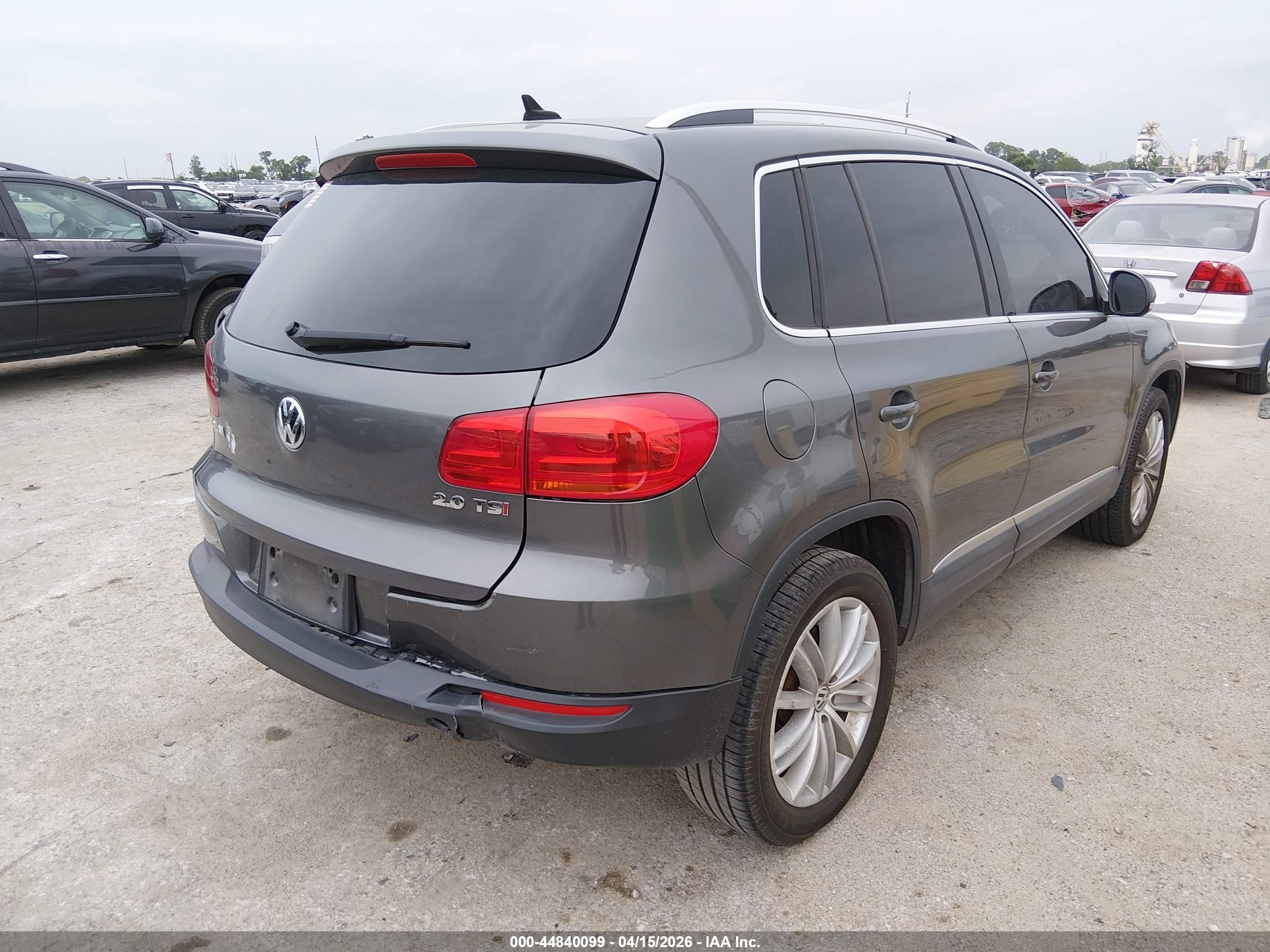 VOLKSWAGEN TIGUAN image 4