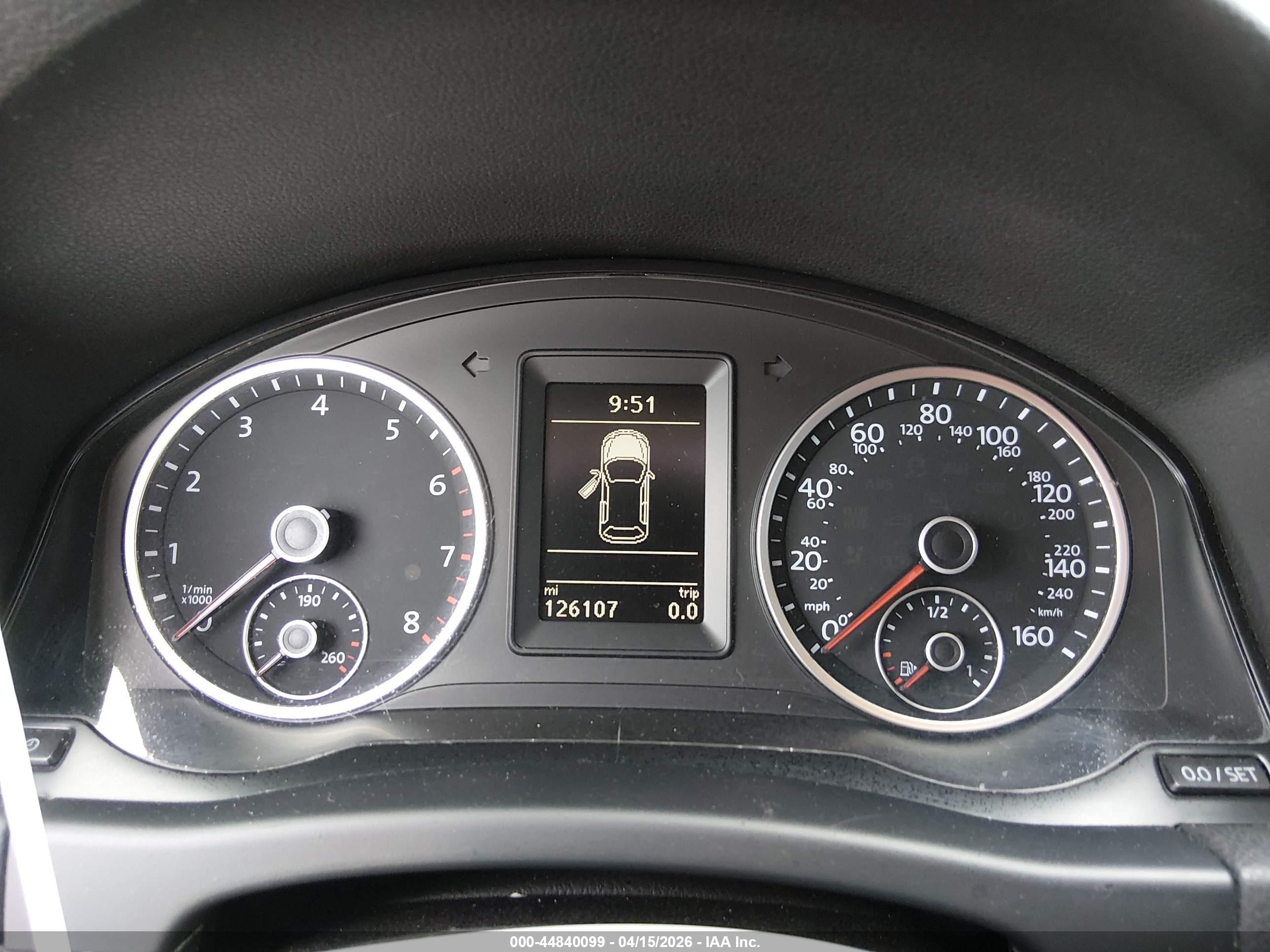 VOLKSWAGEN TIGUAN image 7