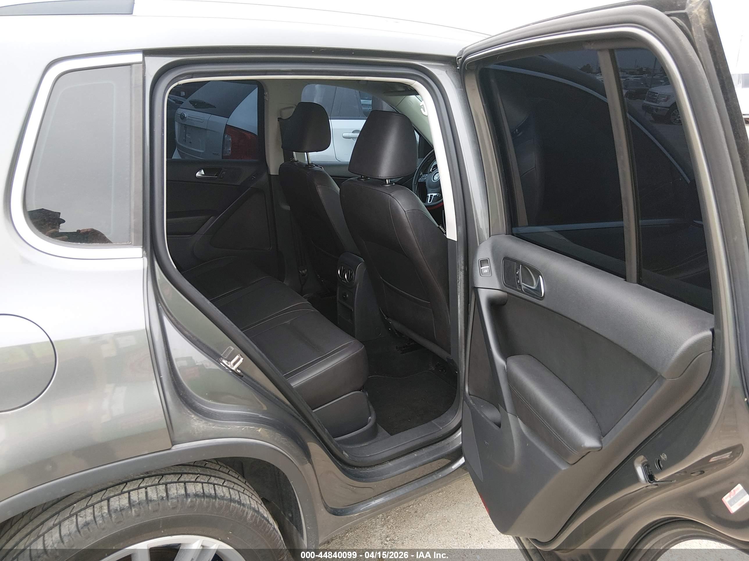 VOLKSWAGEN TIGUAN image 8