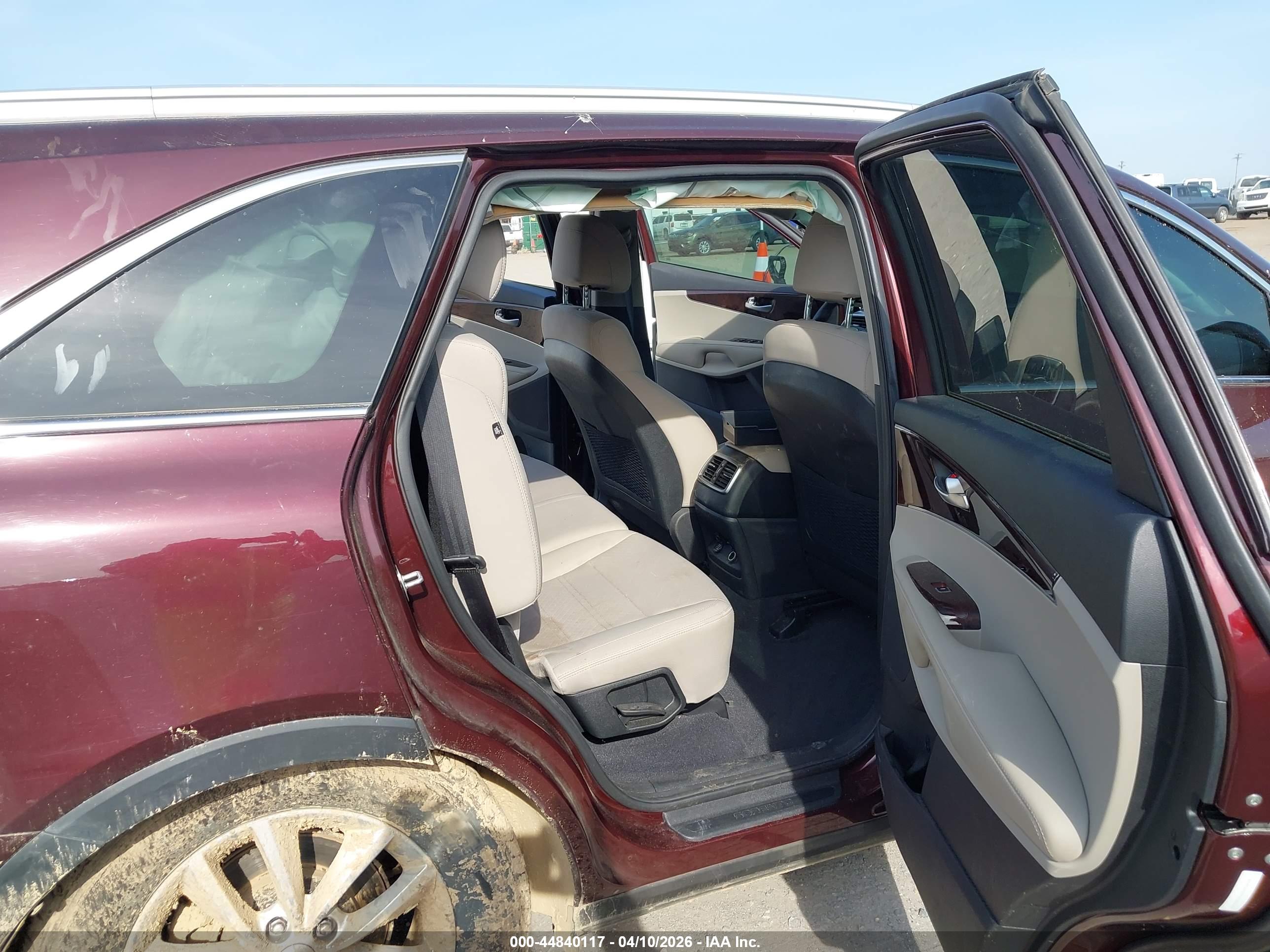 KIA SORENTO image 8