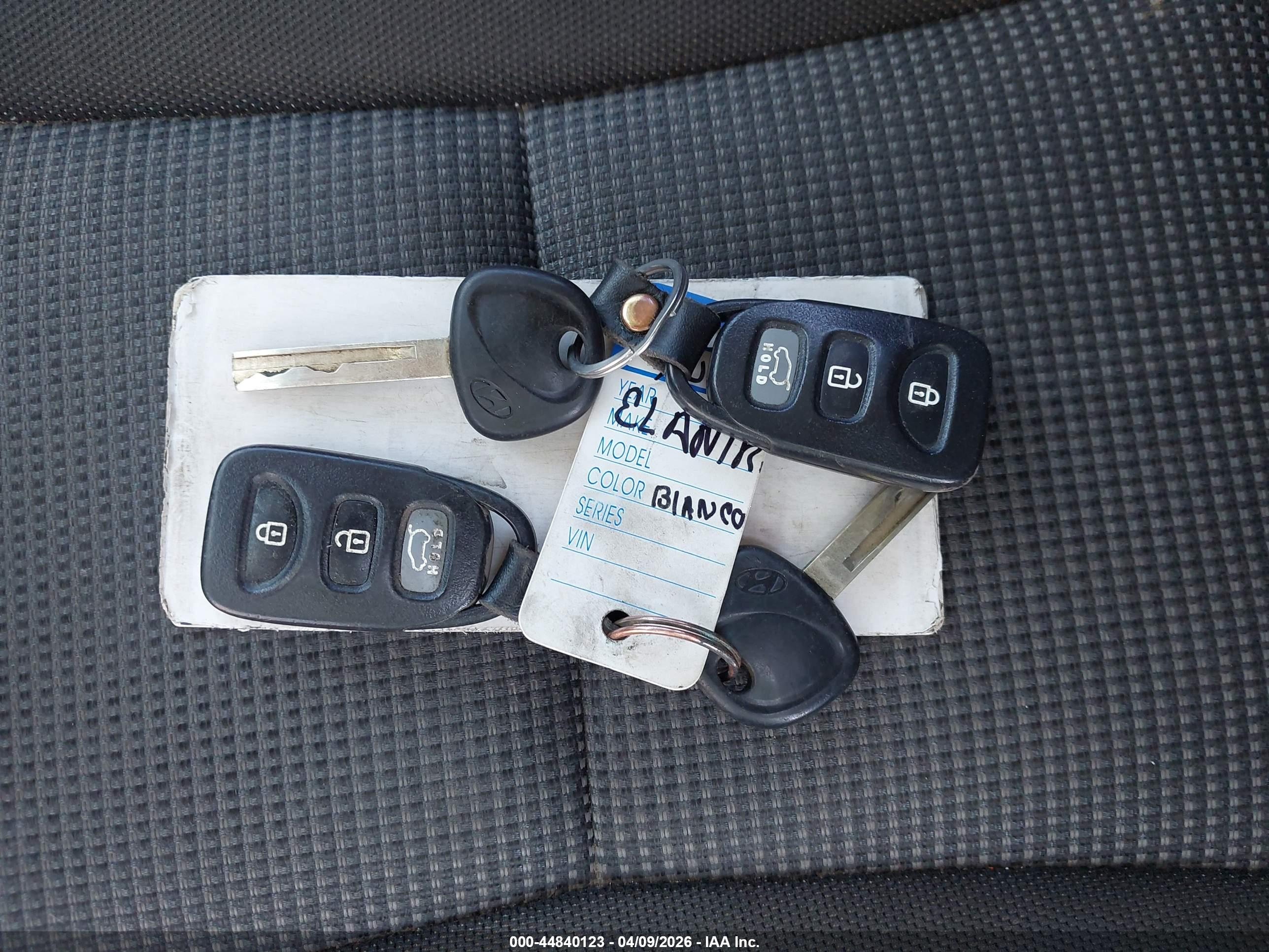 HYUNDAI ELANTRA image 11