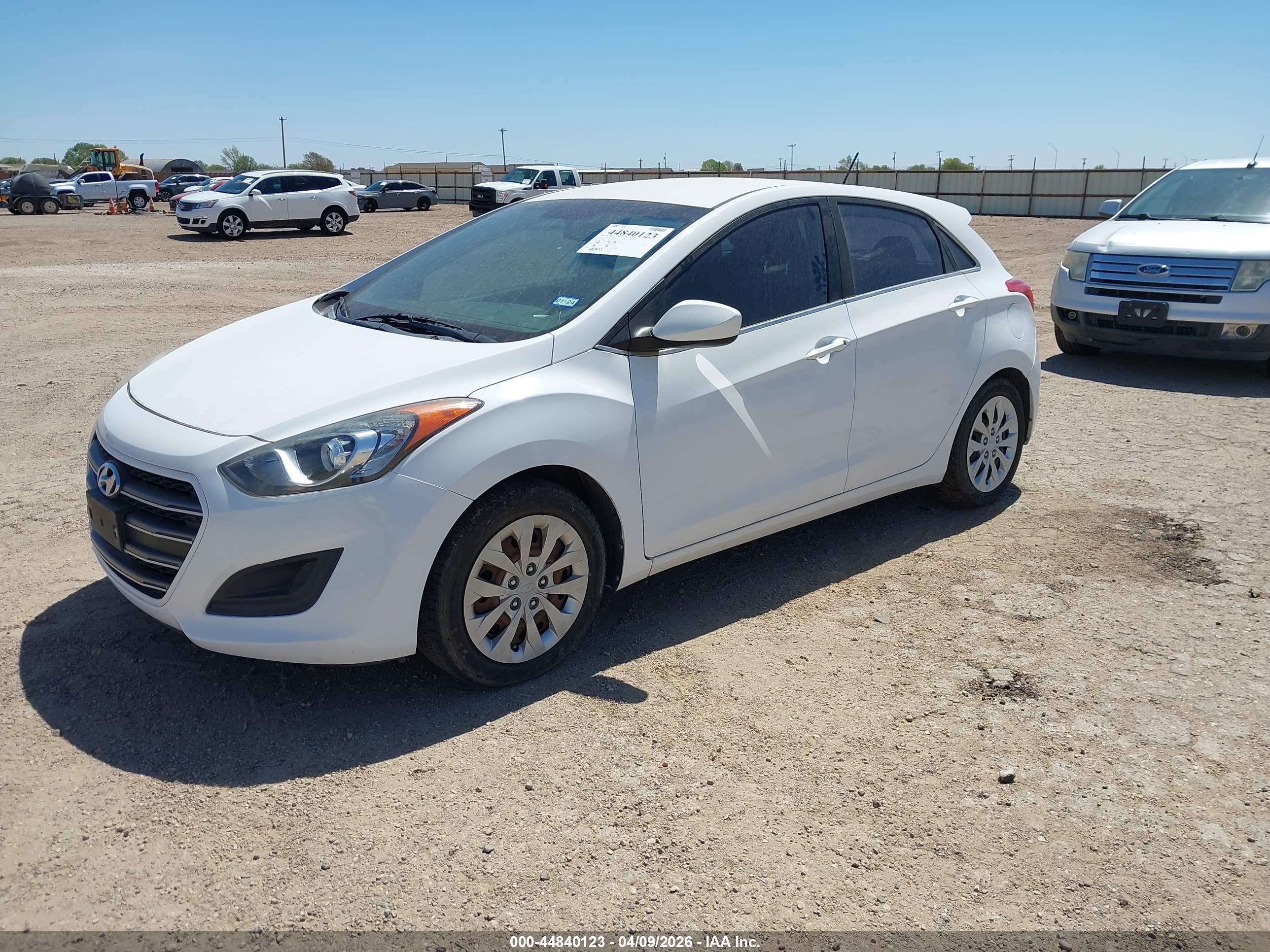 HYUNDAI ELANTRA image 2