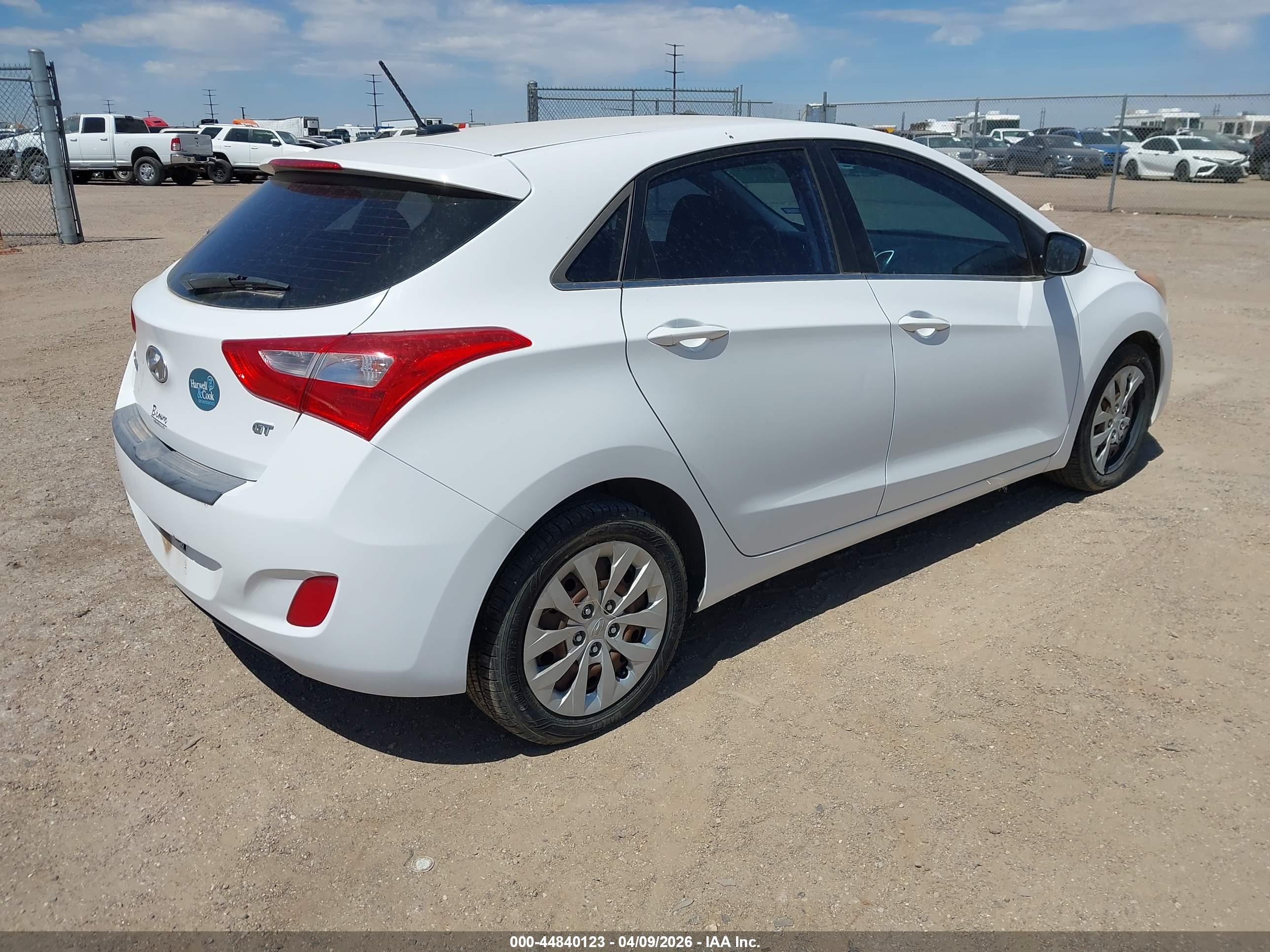 HYUNDAI ELANTRA image 4