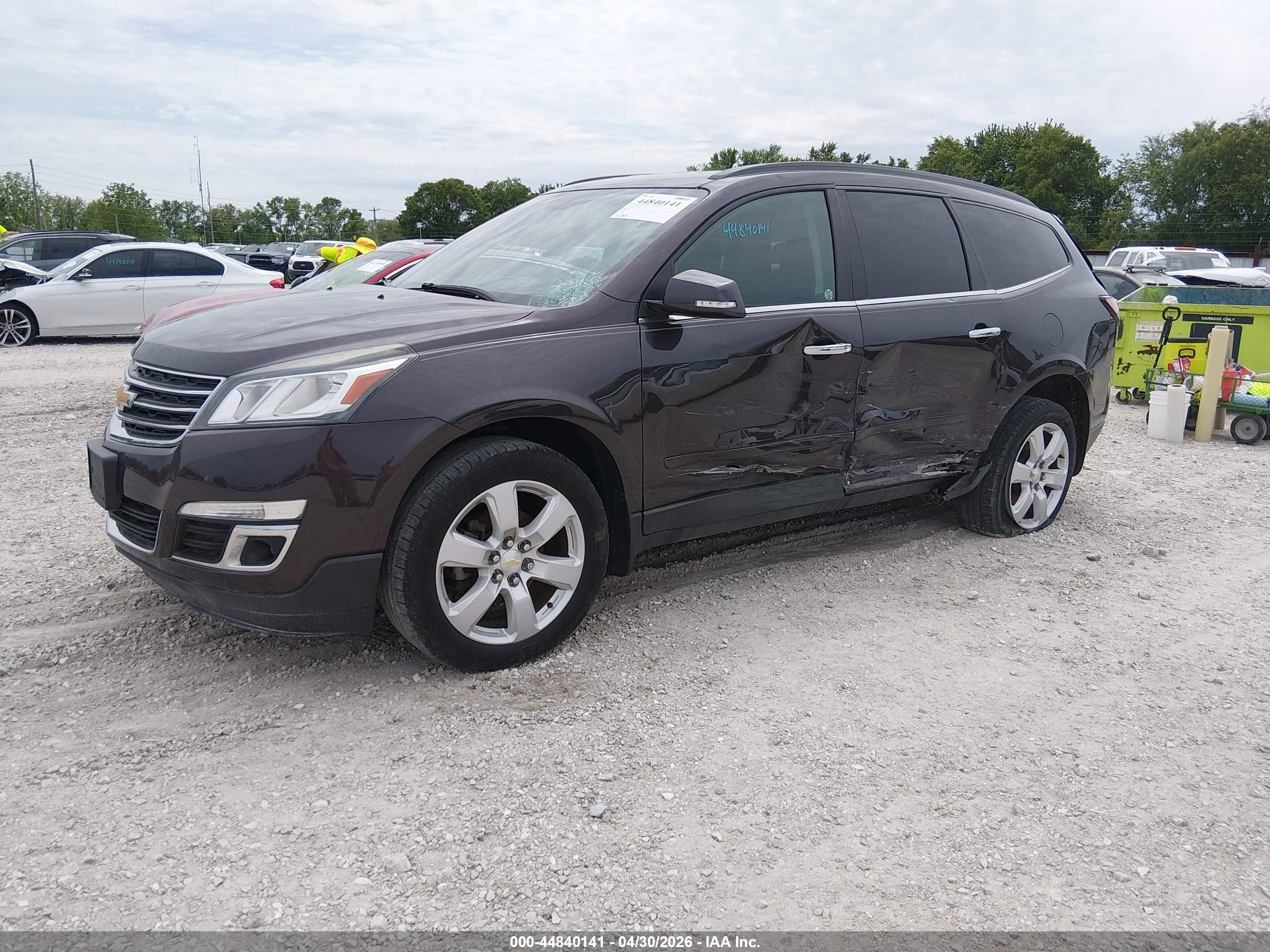 CHEVROLET TRAVERSE image 2