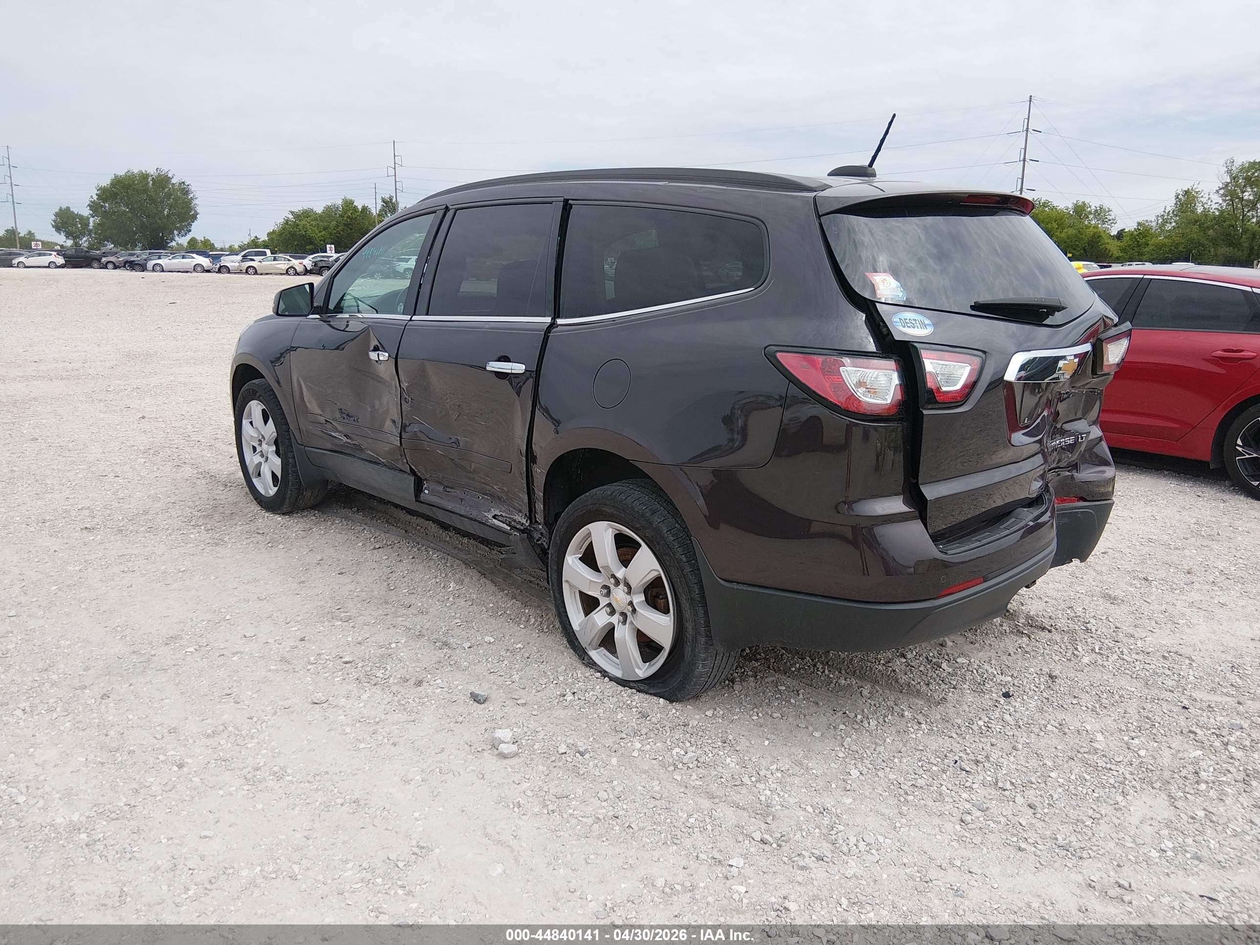 CHEVROLET TRAVERSE image 3