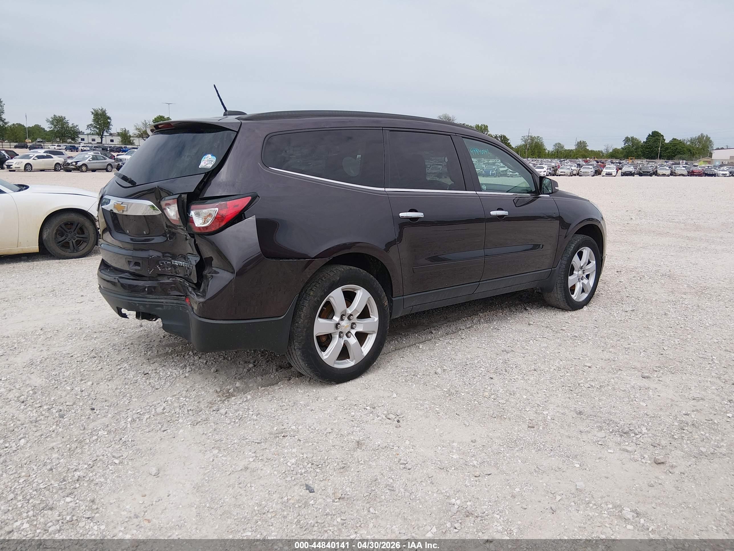 CHEVROLET TRAVERSE image 4