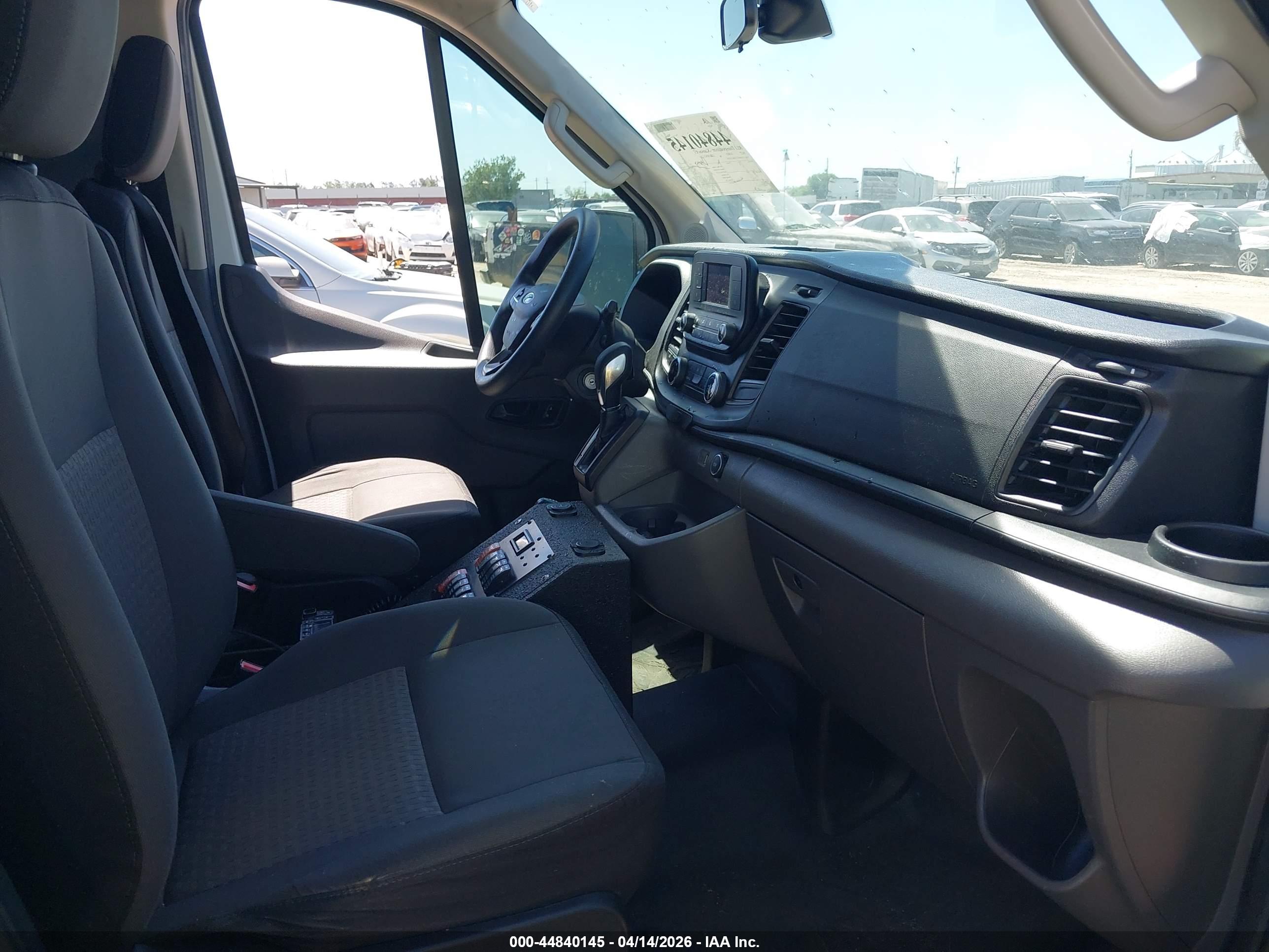 FORD TRANSIT-250 image 5