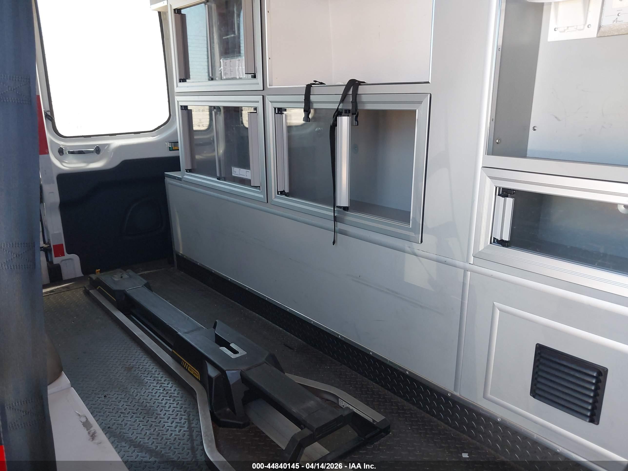 FORD TRANSIT-250 image 8