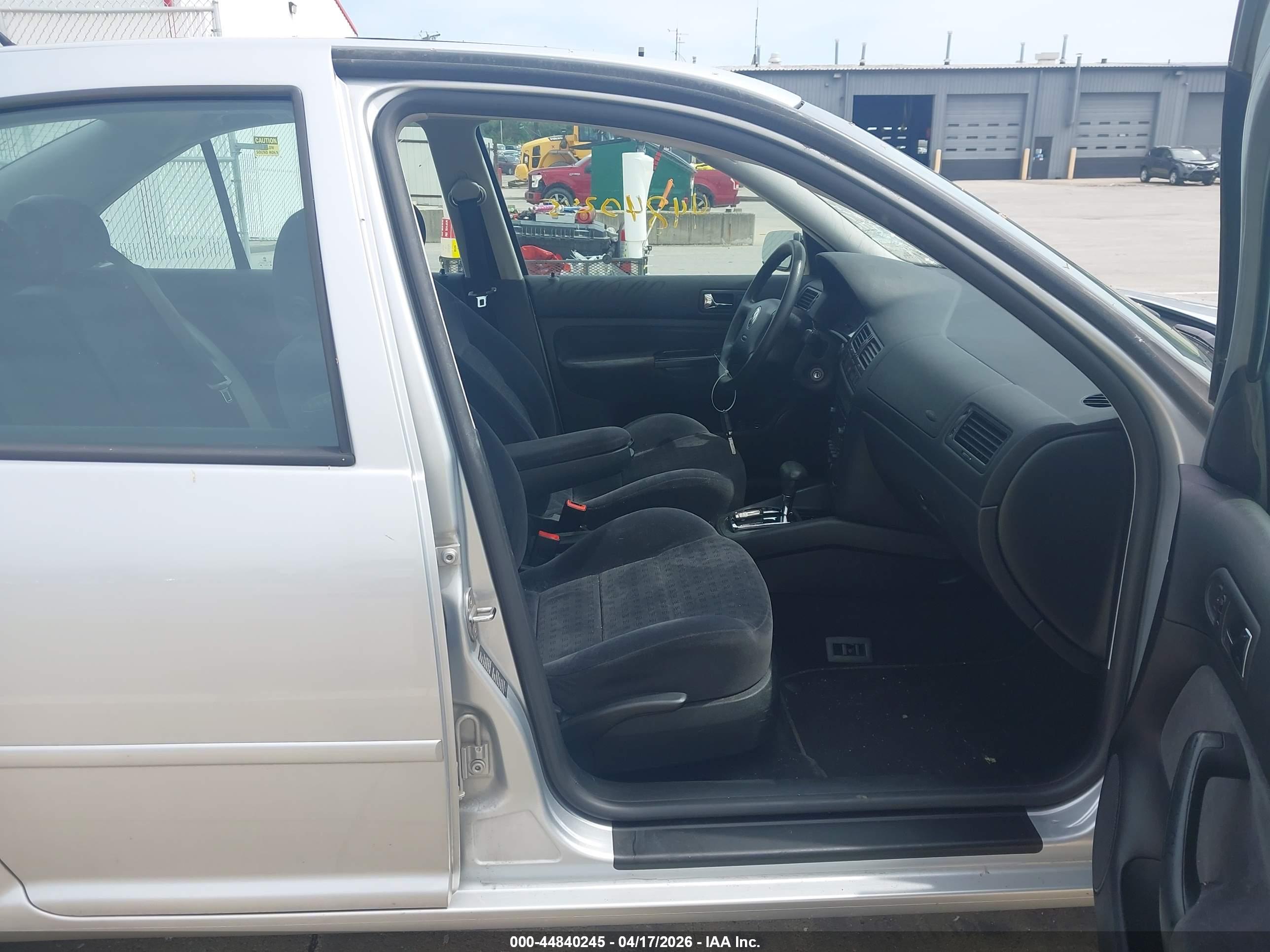 VOLKSWAGEN JETTA image 5