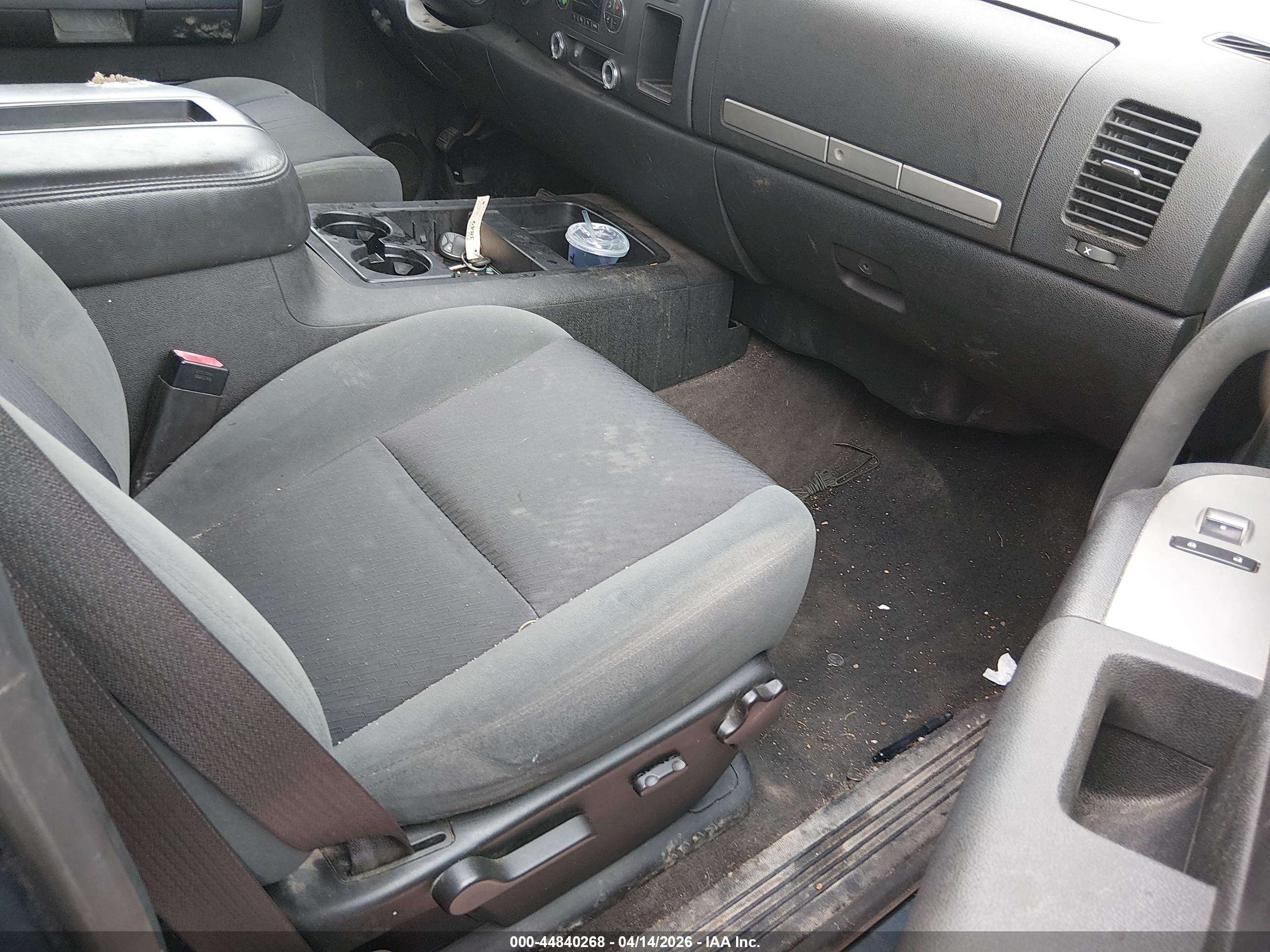 CHEVROLET SILVERADO image 5