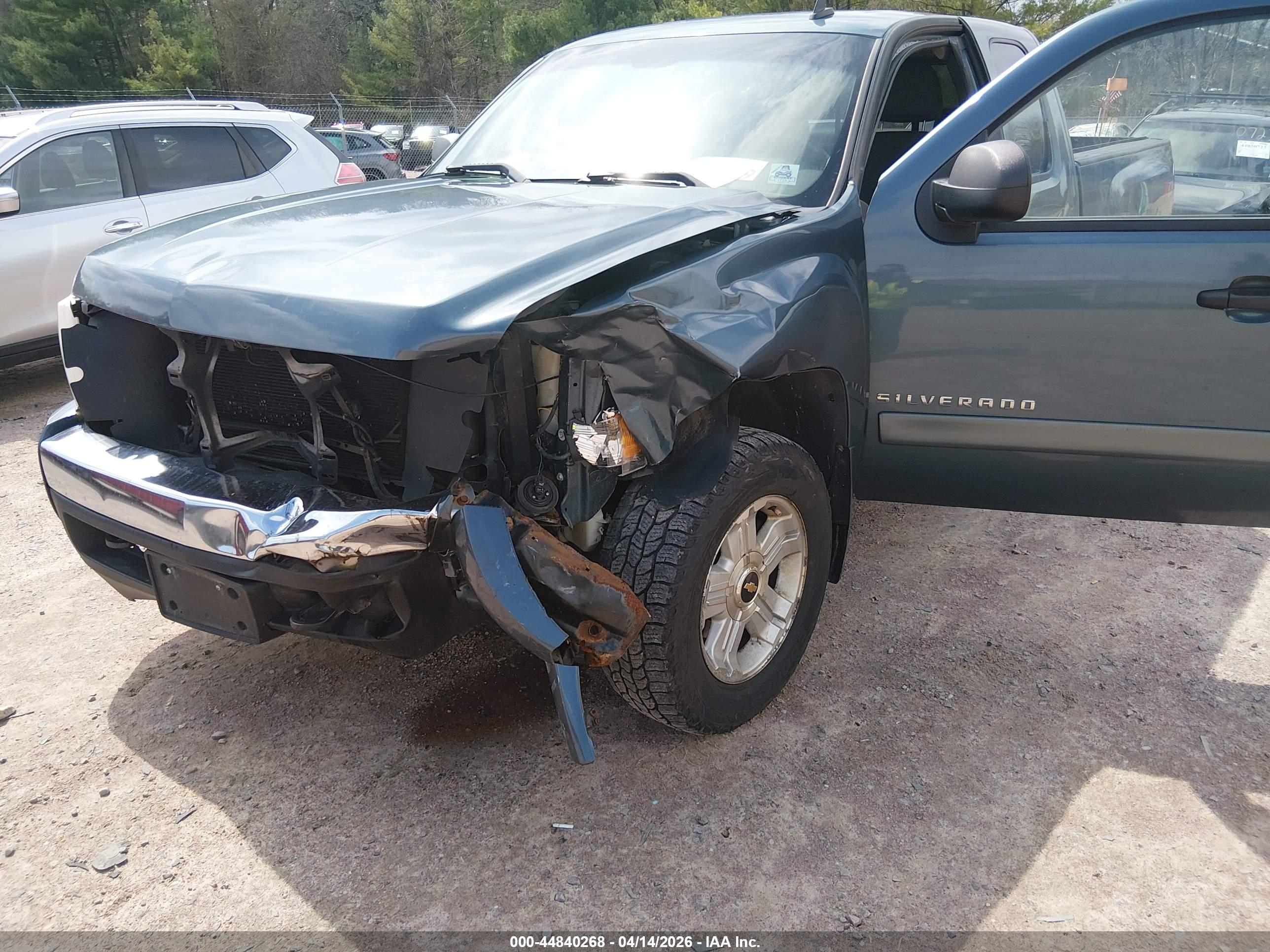 CHEVROLET SILVERADO image 6