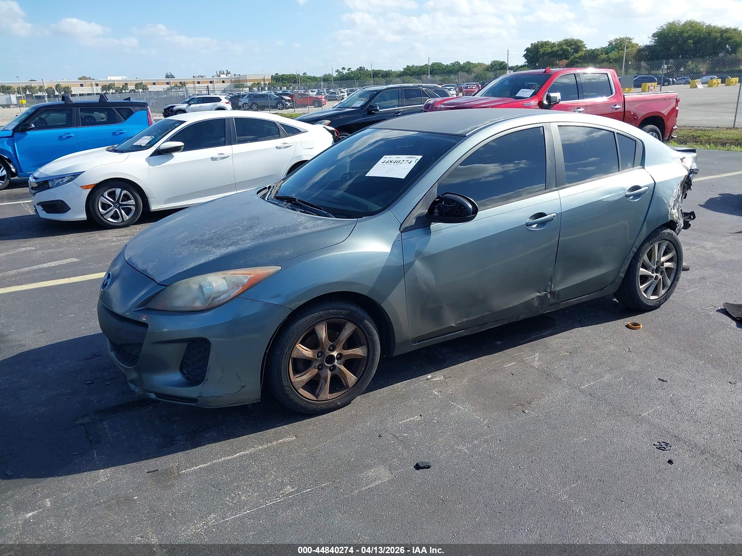 MAZDA MAZDA3 image 2
