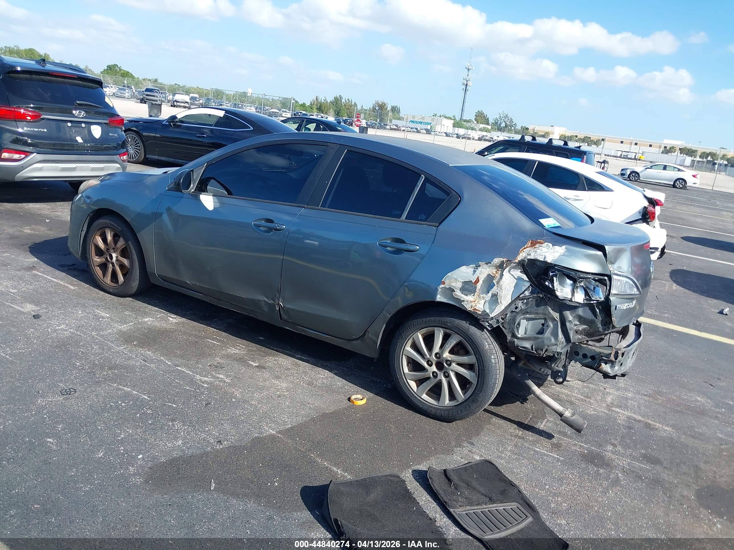 MAZDA MAZDA3 image 3