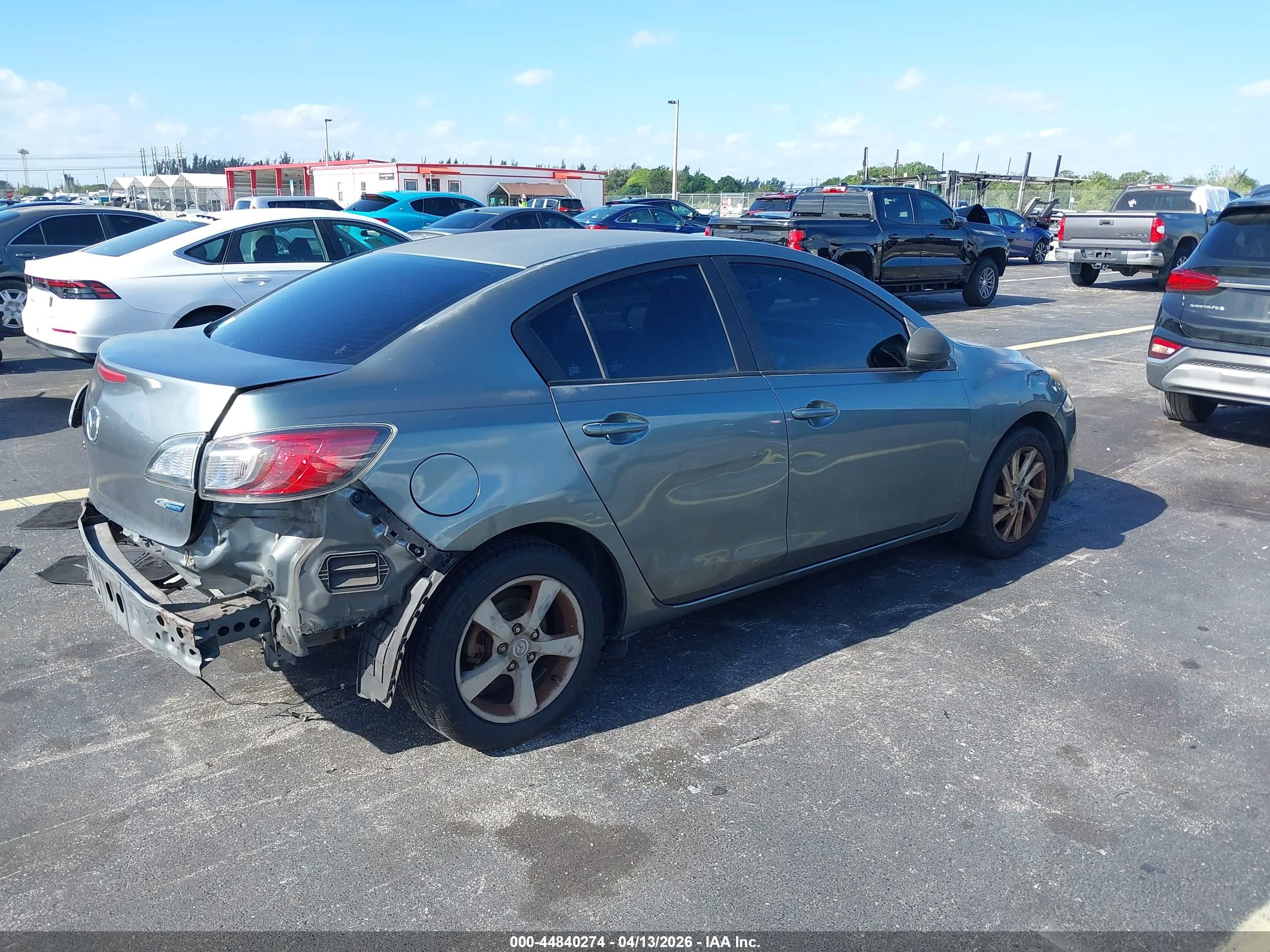 MAZDA MAZDA3 image 4