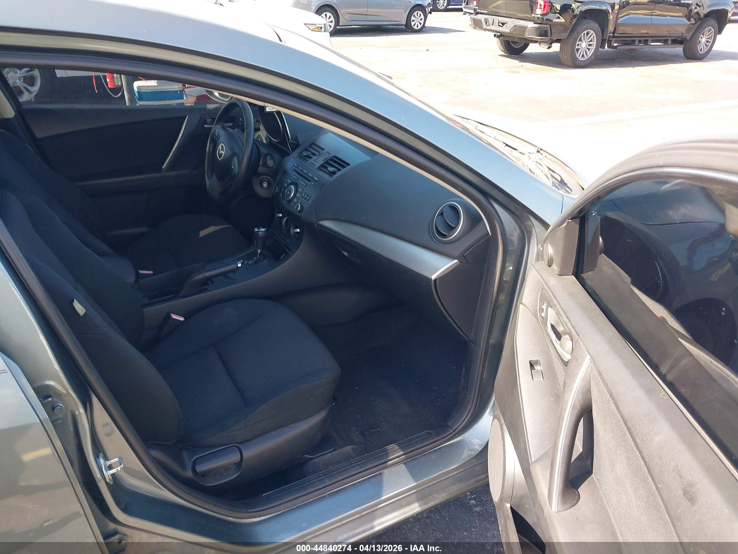 MAZDA MAZDA3 image 5