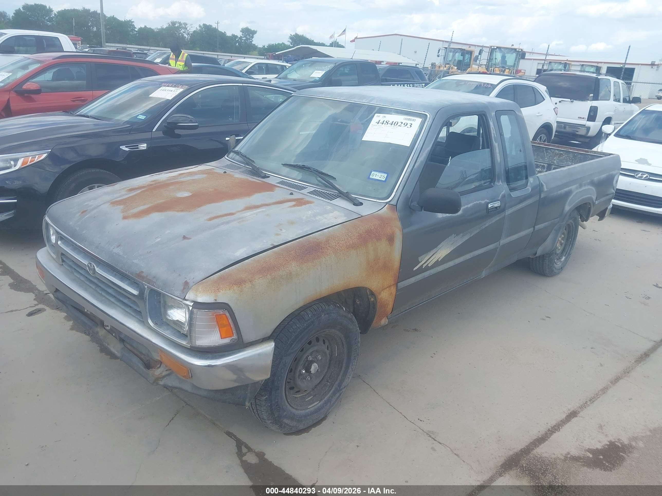 TOYOTA PICKUP image 2