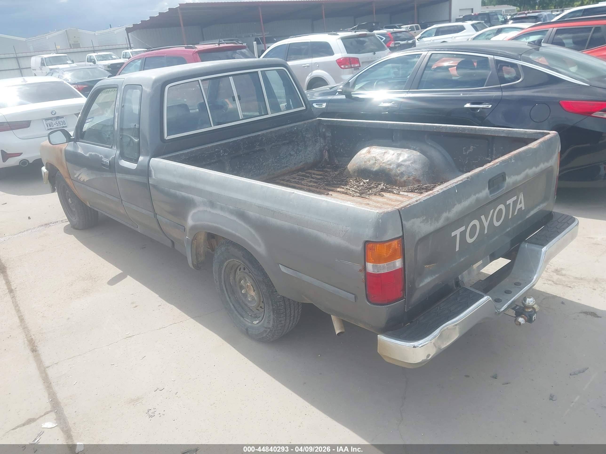 TOYOTA PICKUP image 3