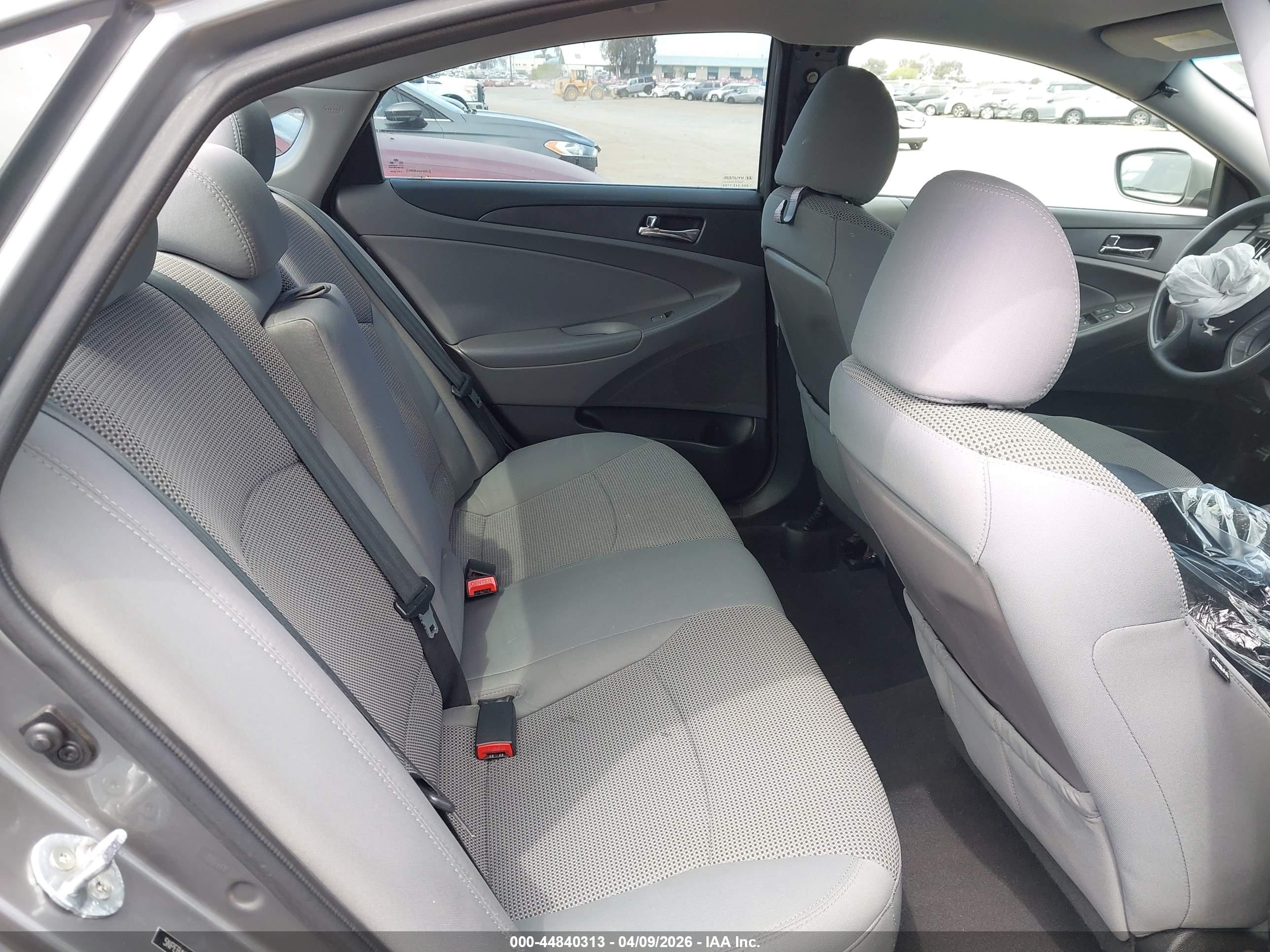 HYUNDAI SONATA image 8