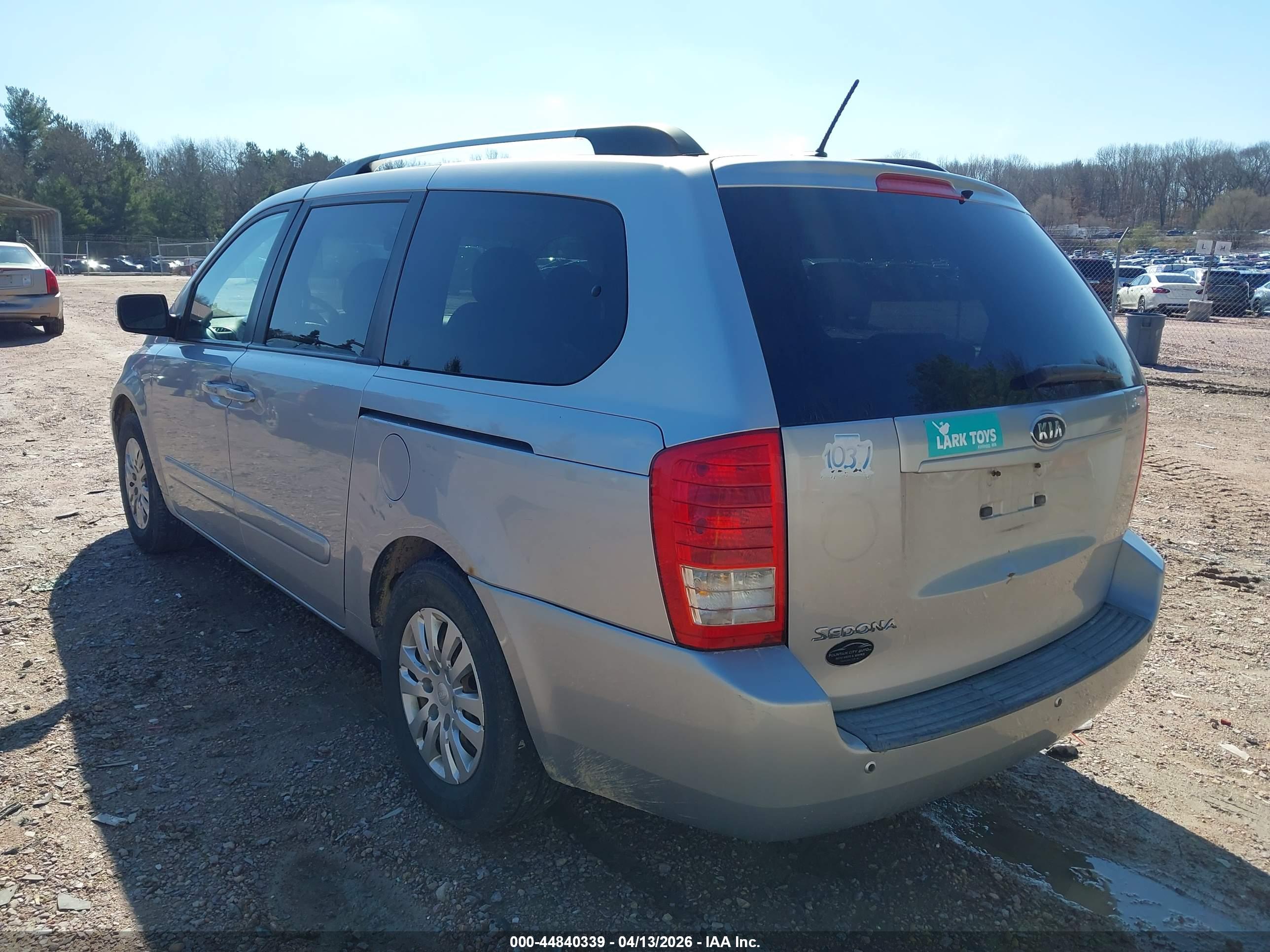 KIA SEDONA image 3