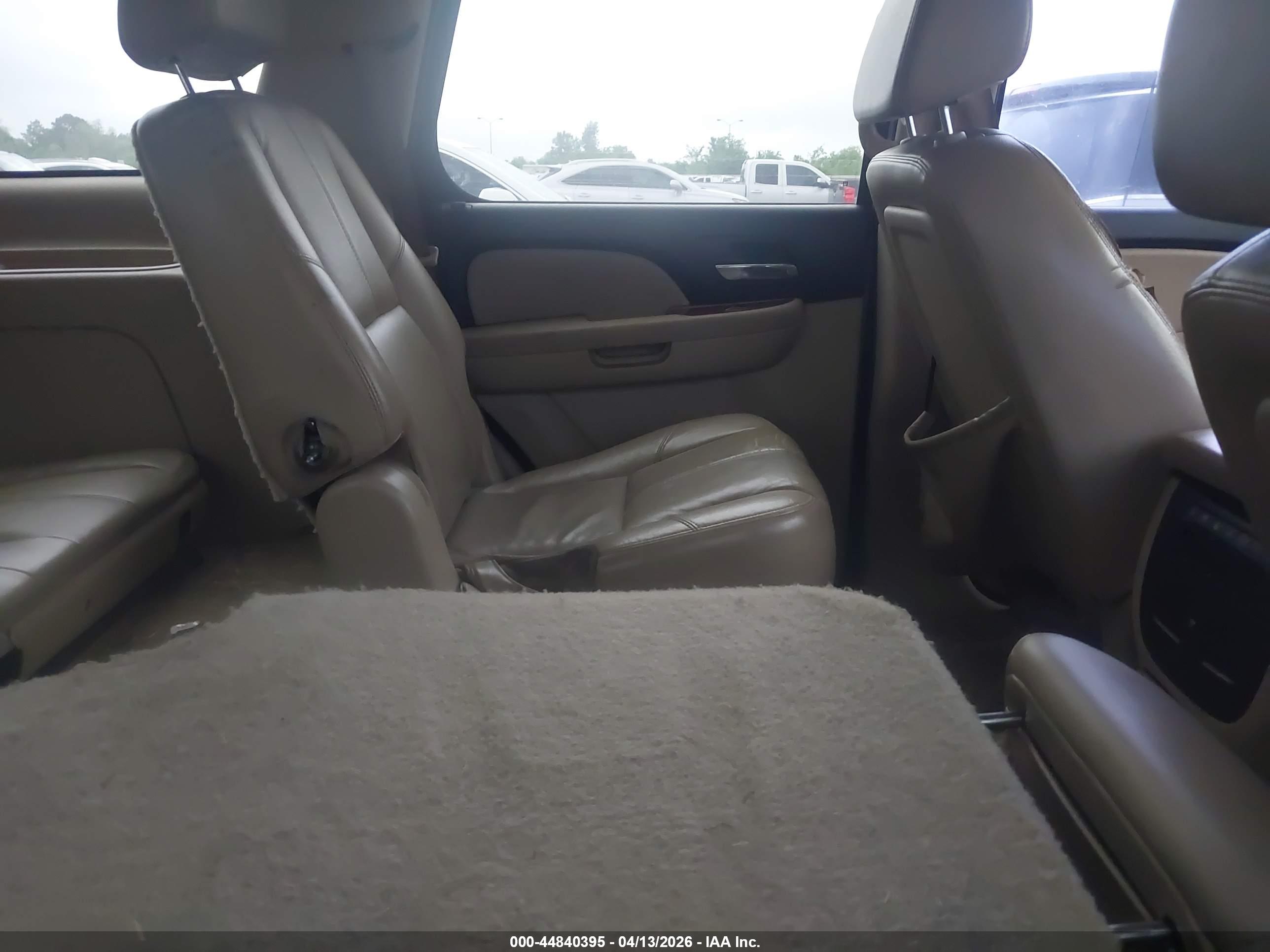 CHEVROLET TAHOE image 8