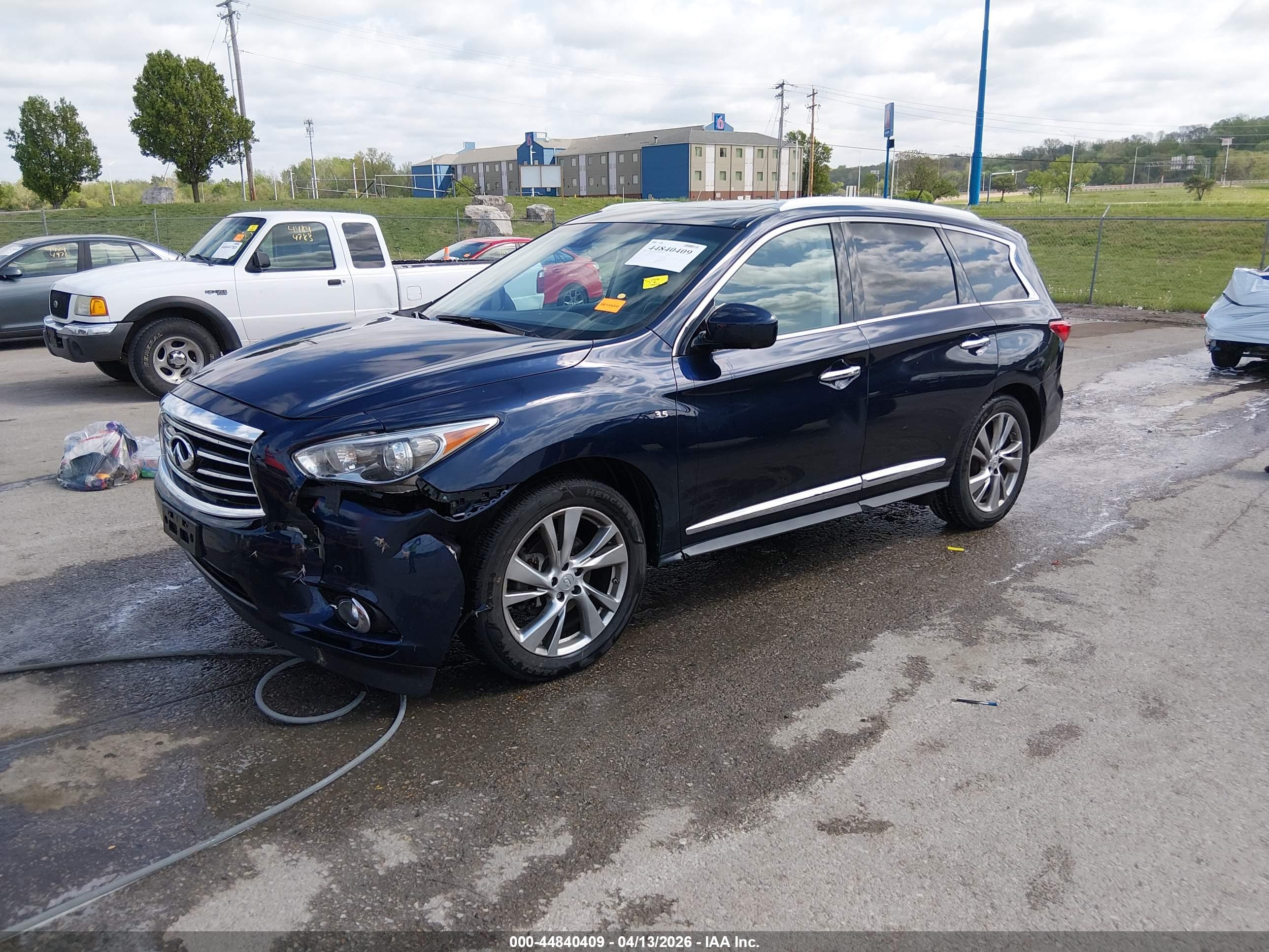 INFINITI QX60 image 2