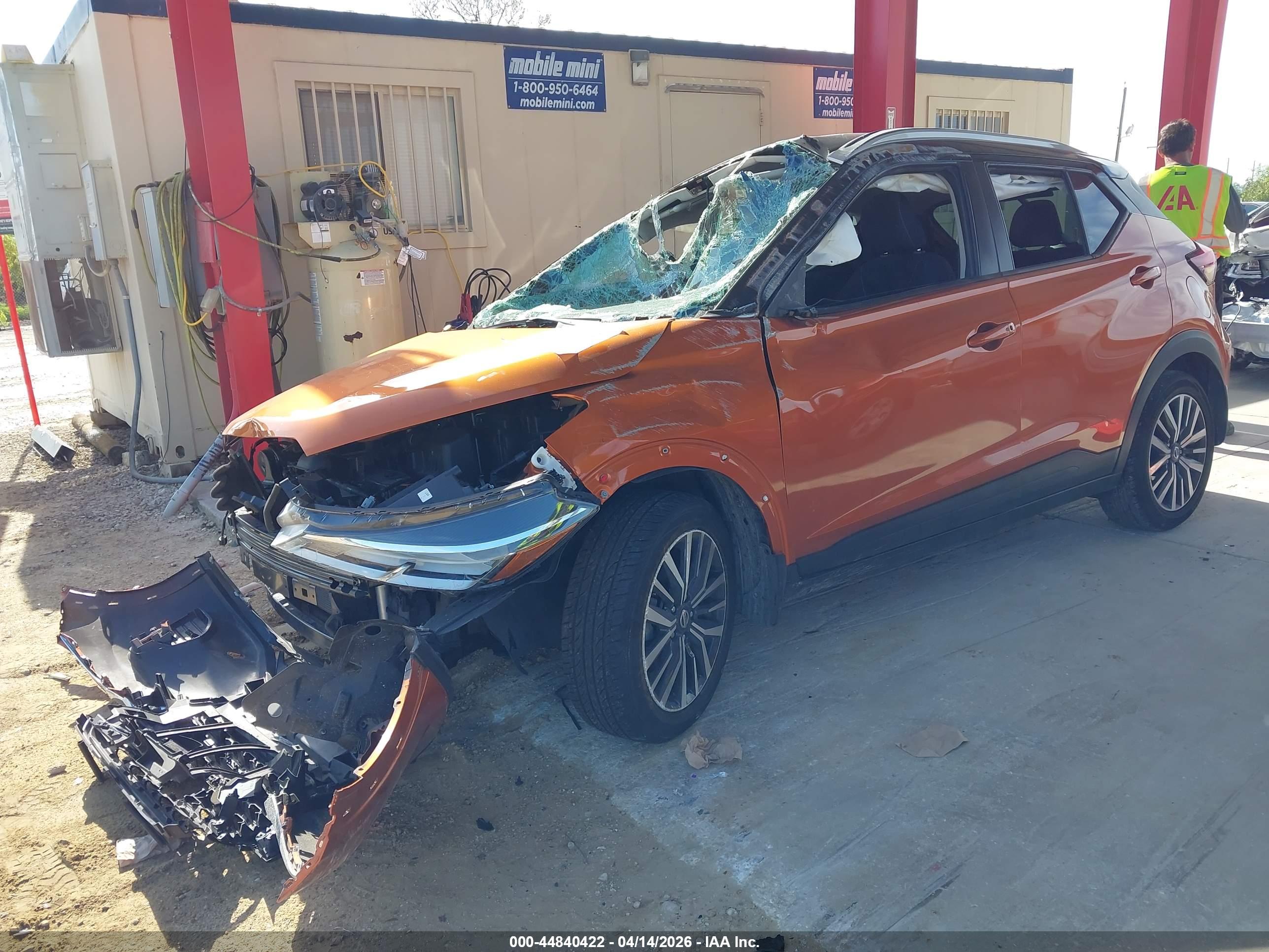 NISSAN KICKS image 2