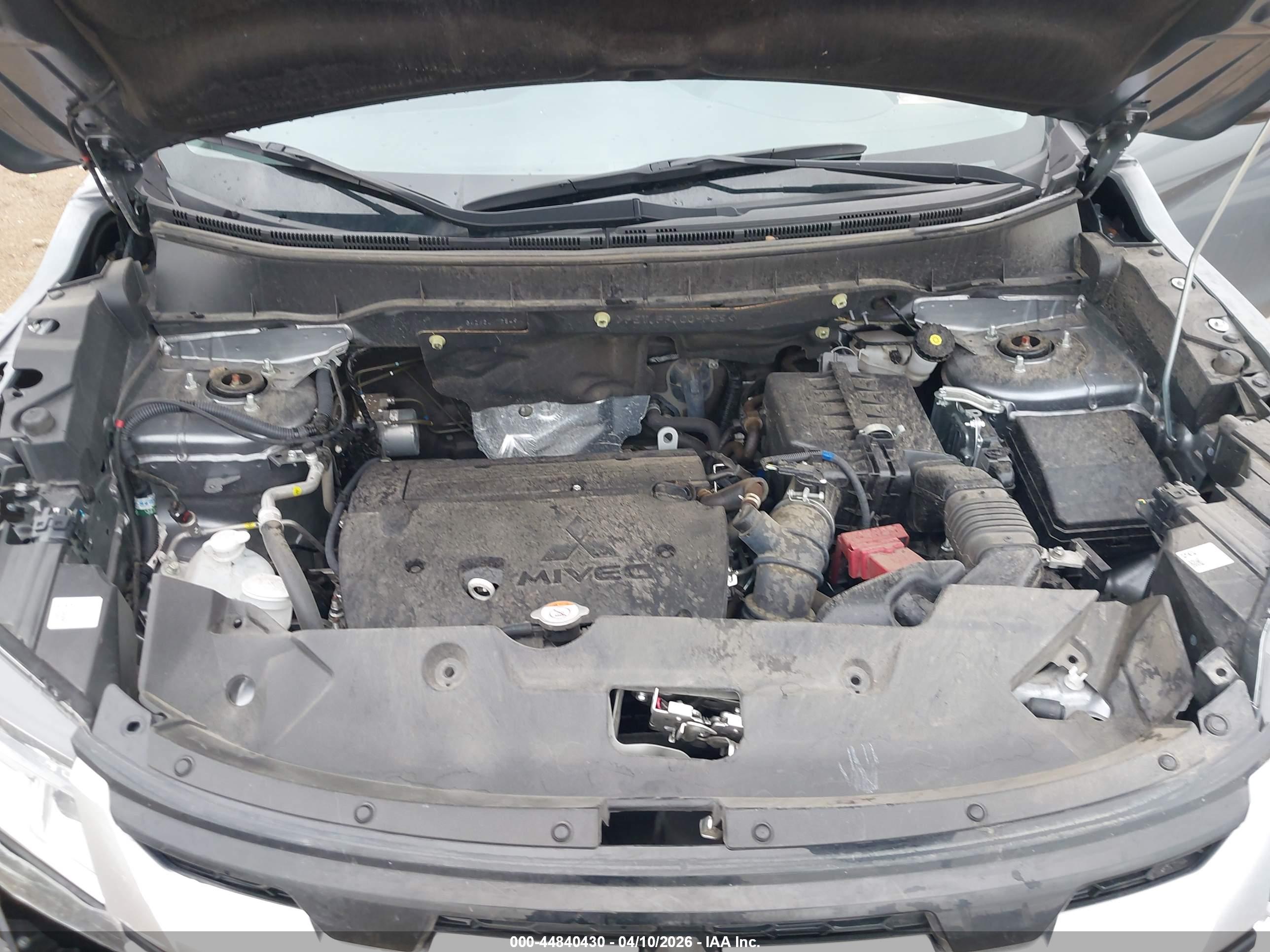 MITSUBISHI OUTLANDER image 10