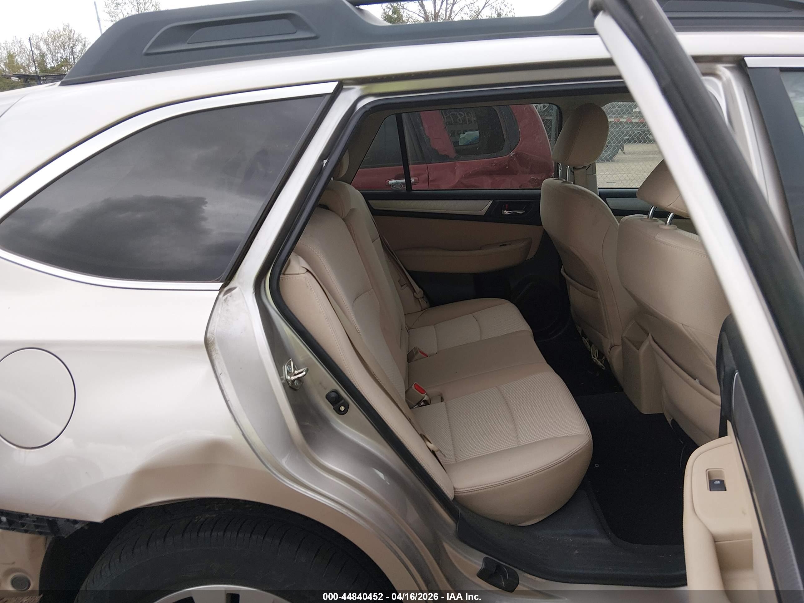 SUBARU OUTBACK image 8