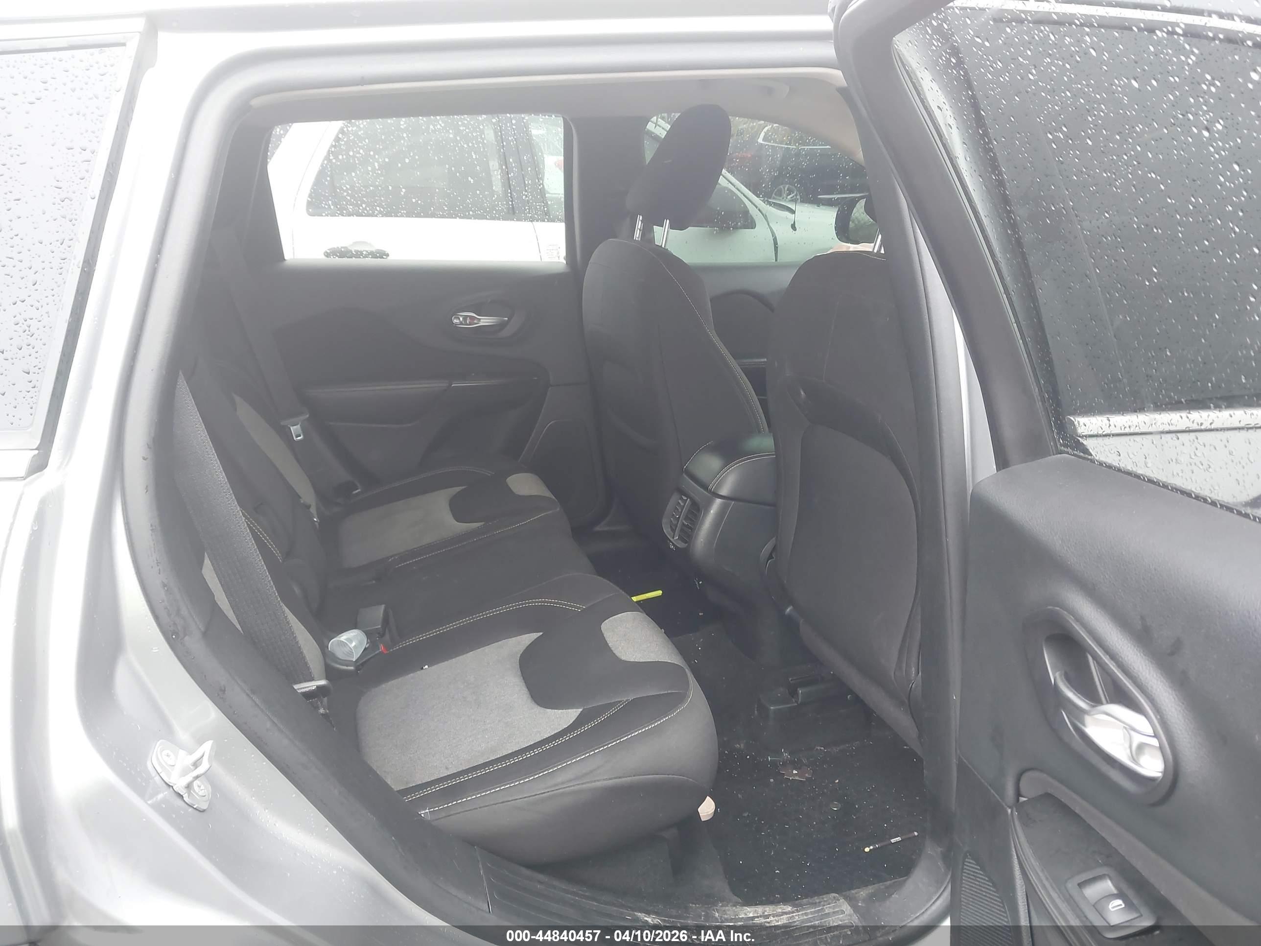 JEEP CHEROKEE image 8