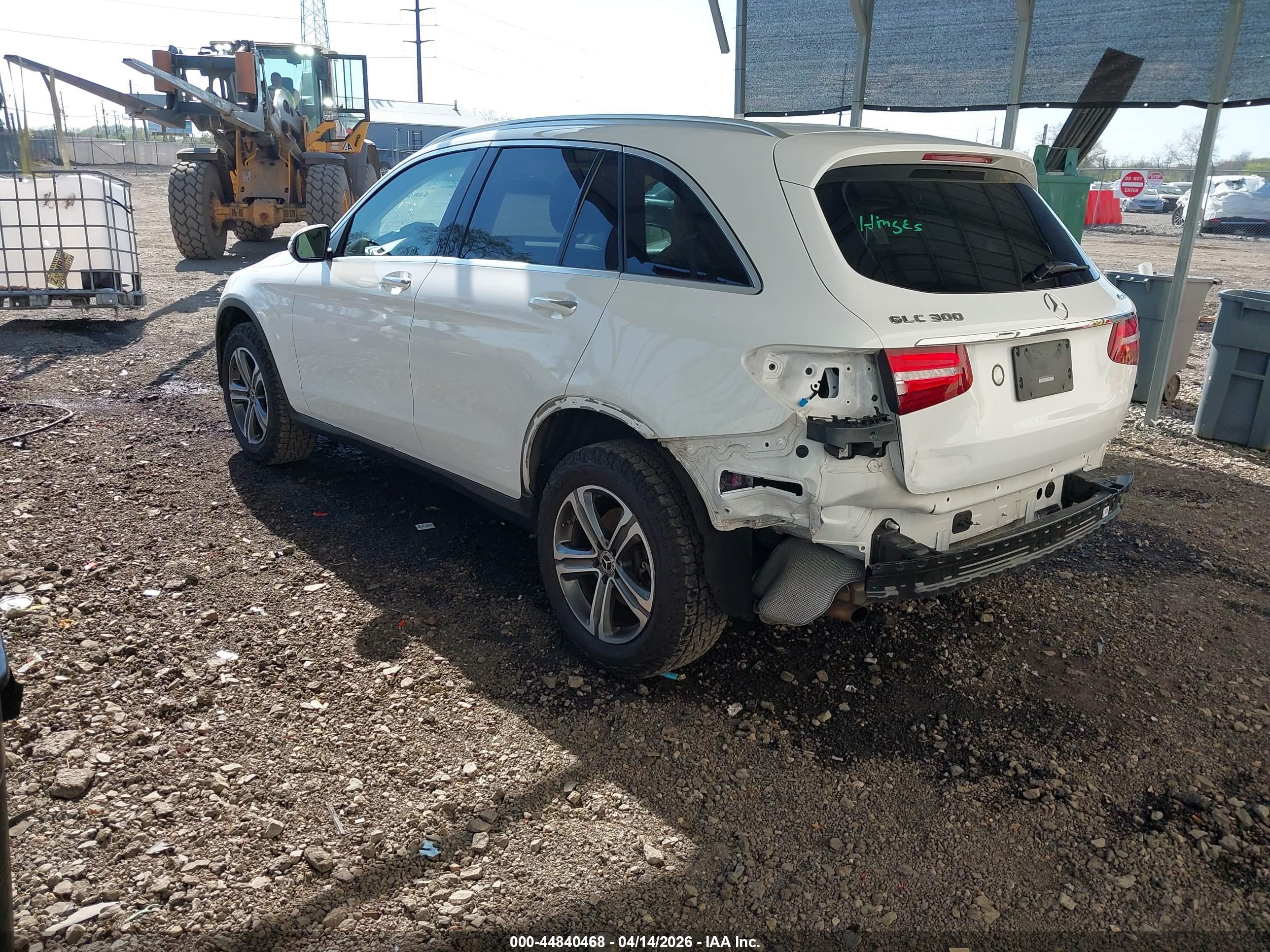 MERCEDES-BENZ GLC image 3