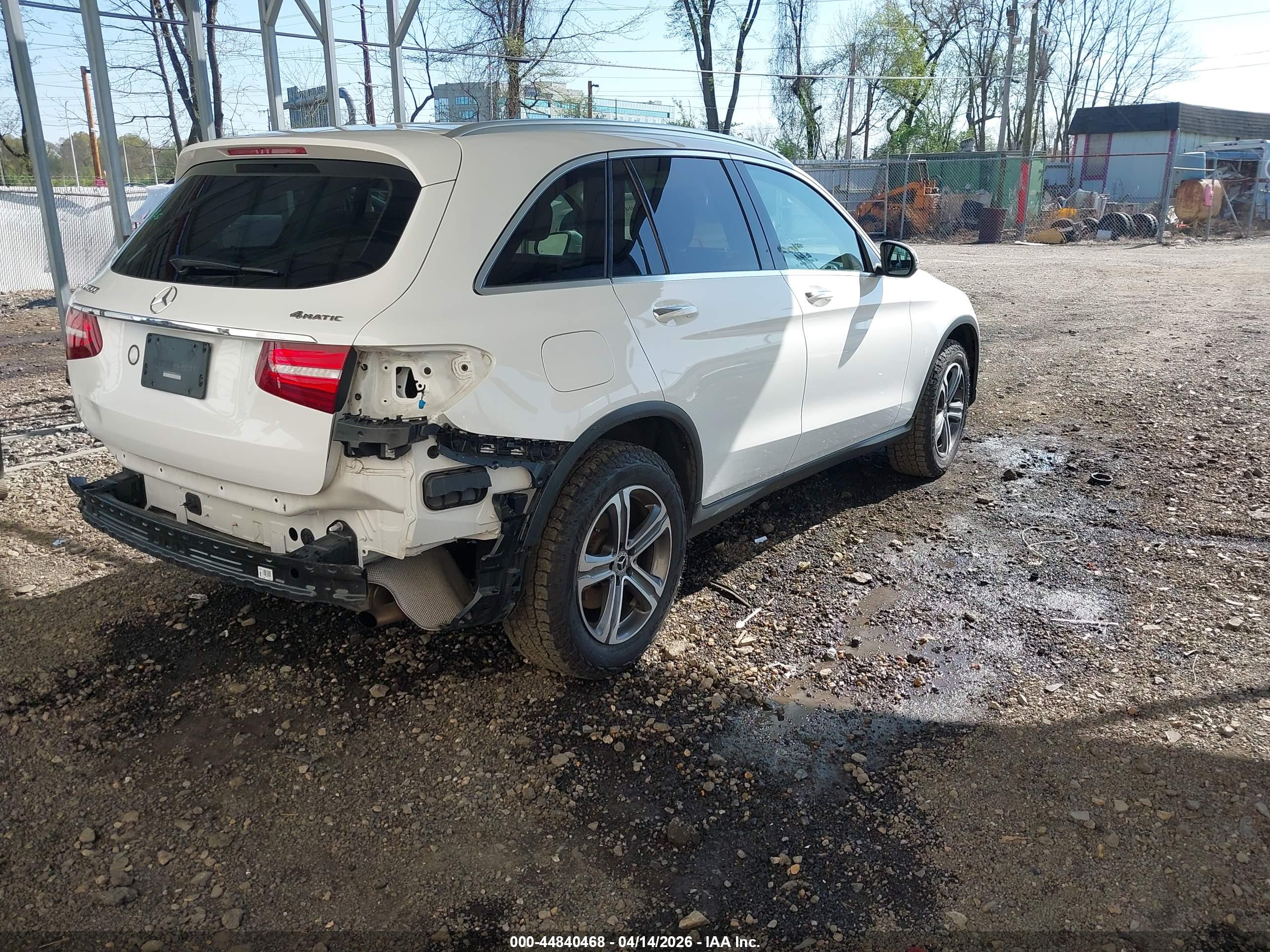 MERCEDES-BENZ GLC image 4