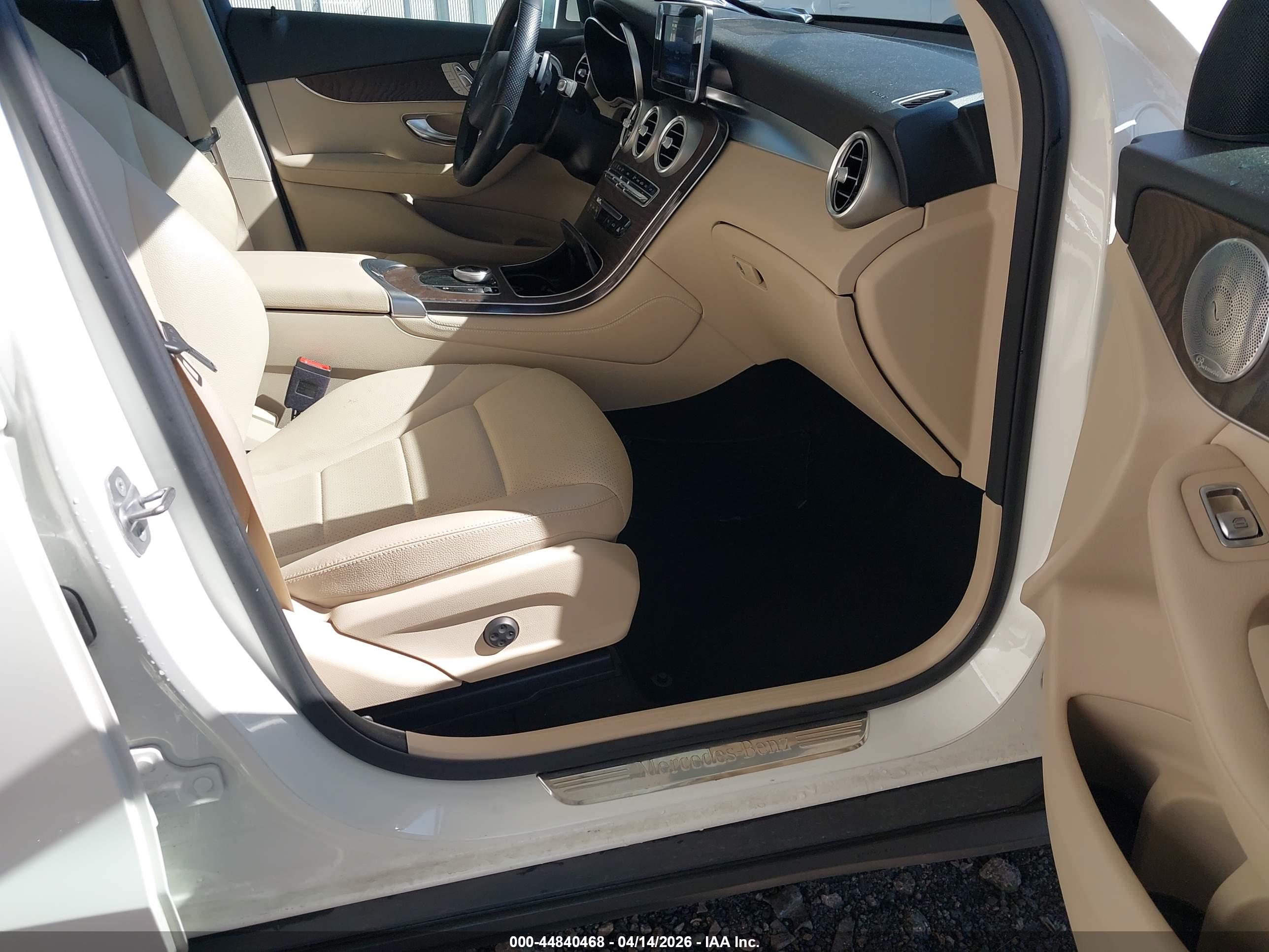 MERCEDES-BENZ GLC image 5