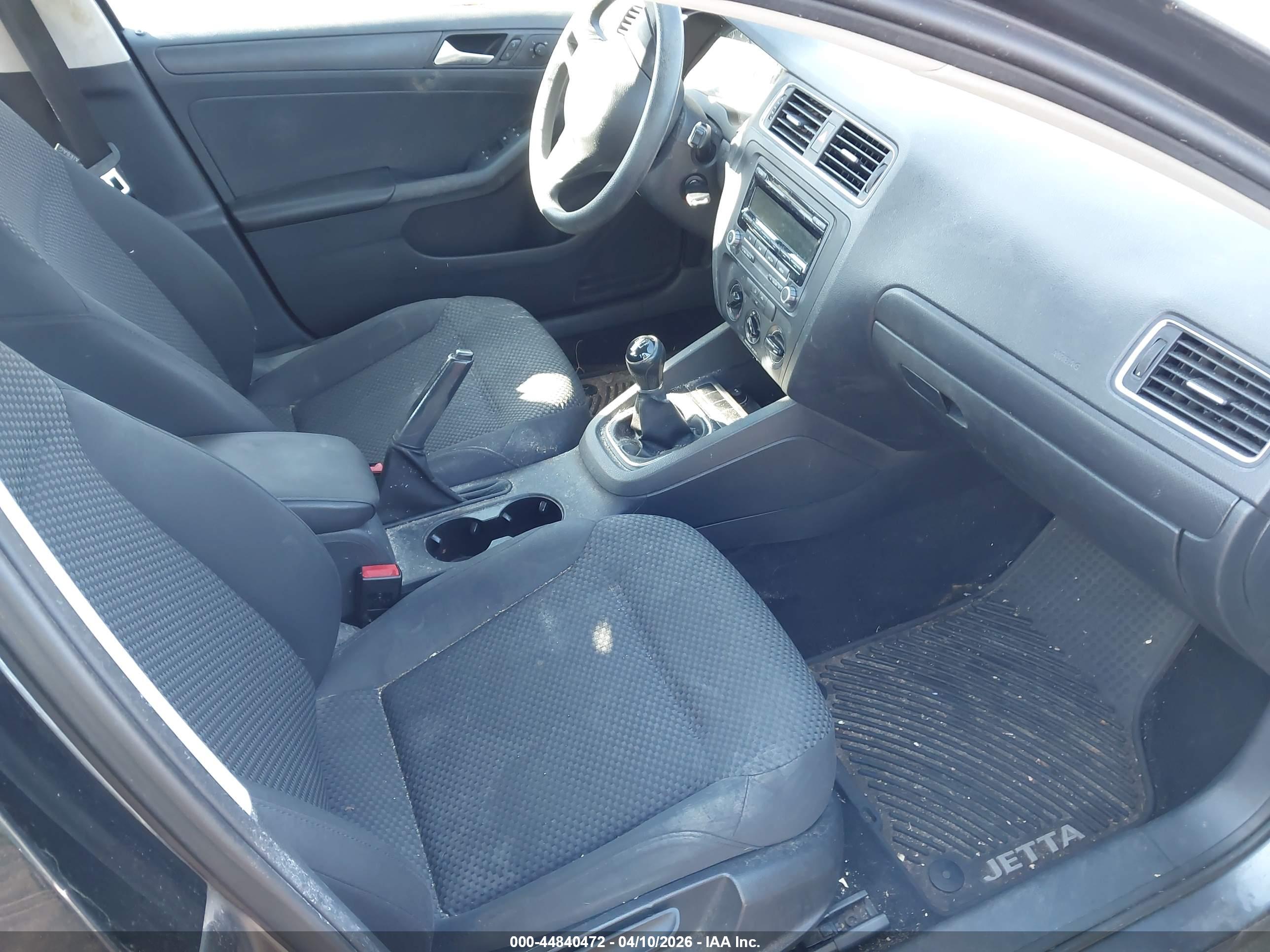 VOLKSWAGEN JETTA image 5