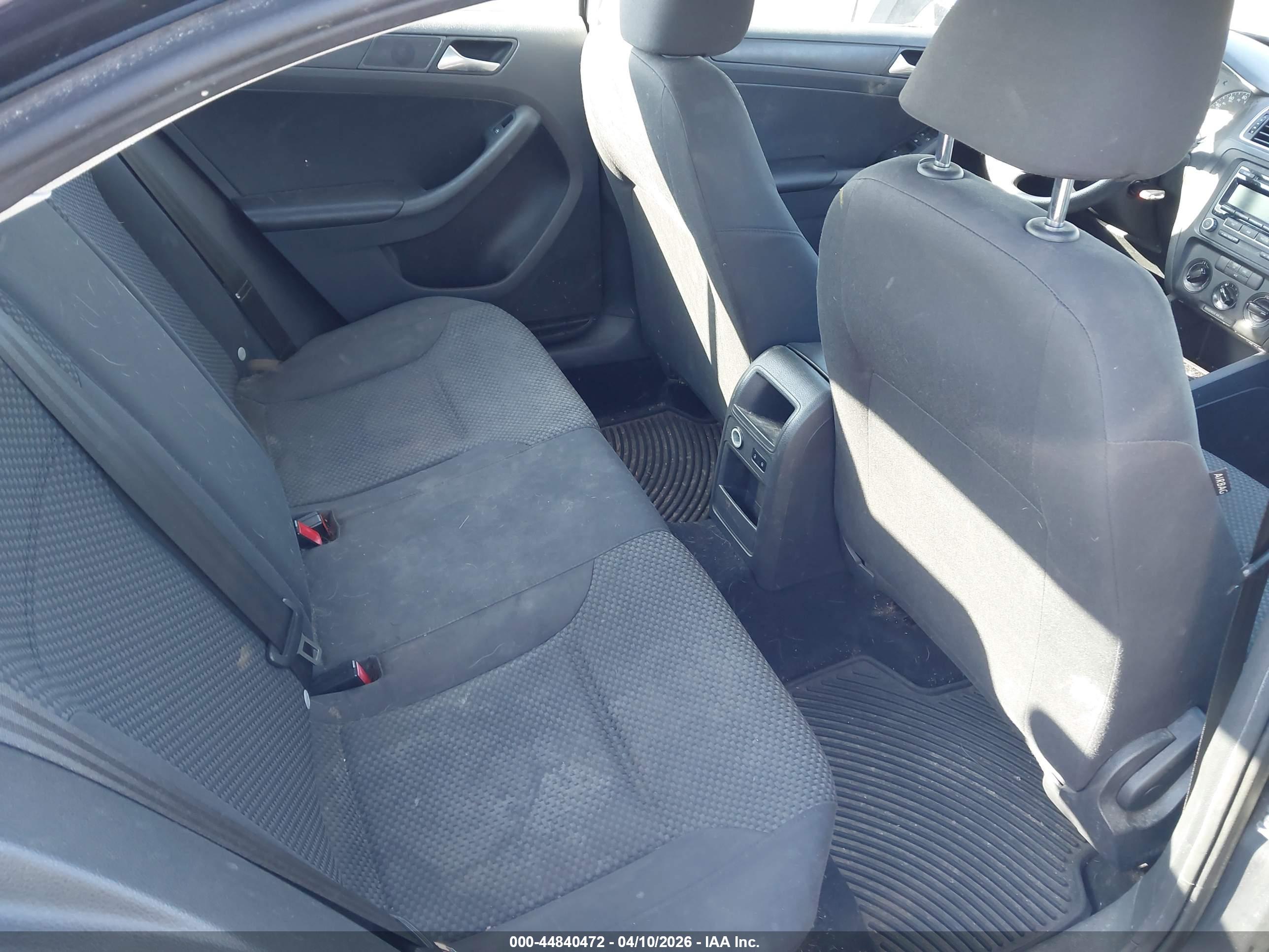 VOLKSWAGEN JETTA image 8