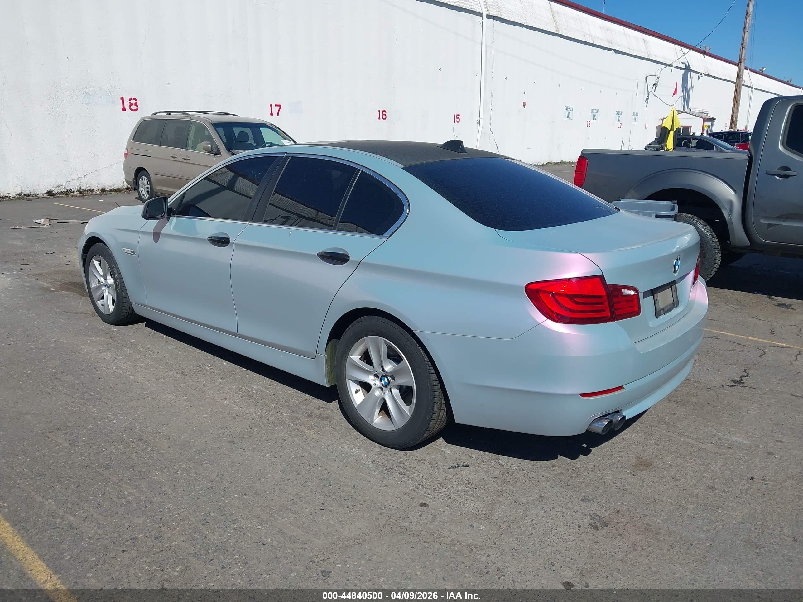 BMW 528I image 3
