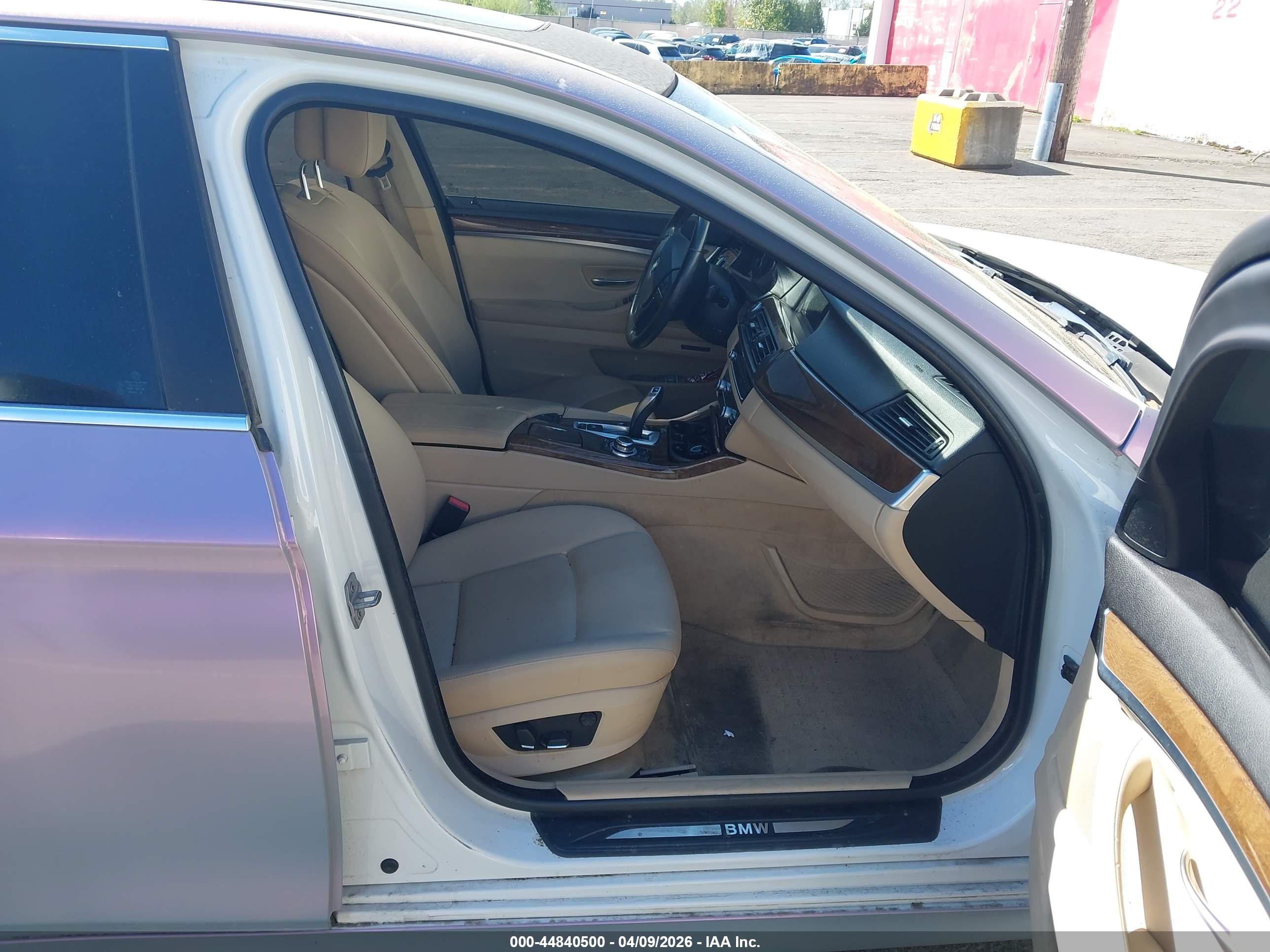 BMW 528I image 5