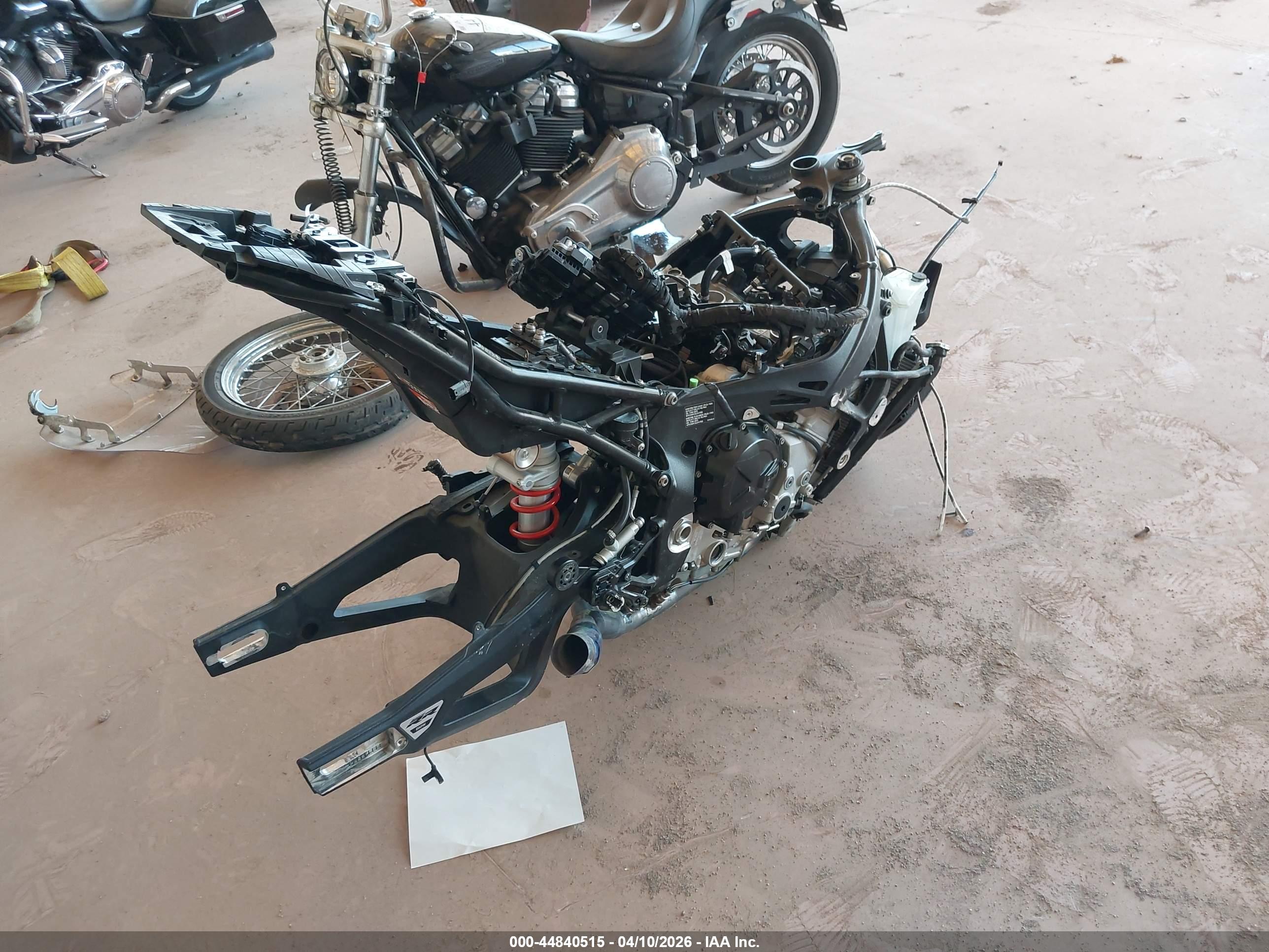 BMW S image 4