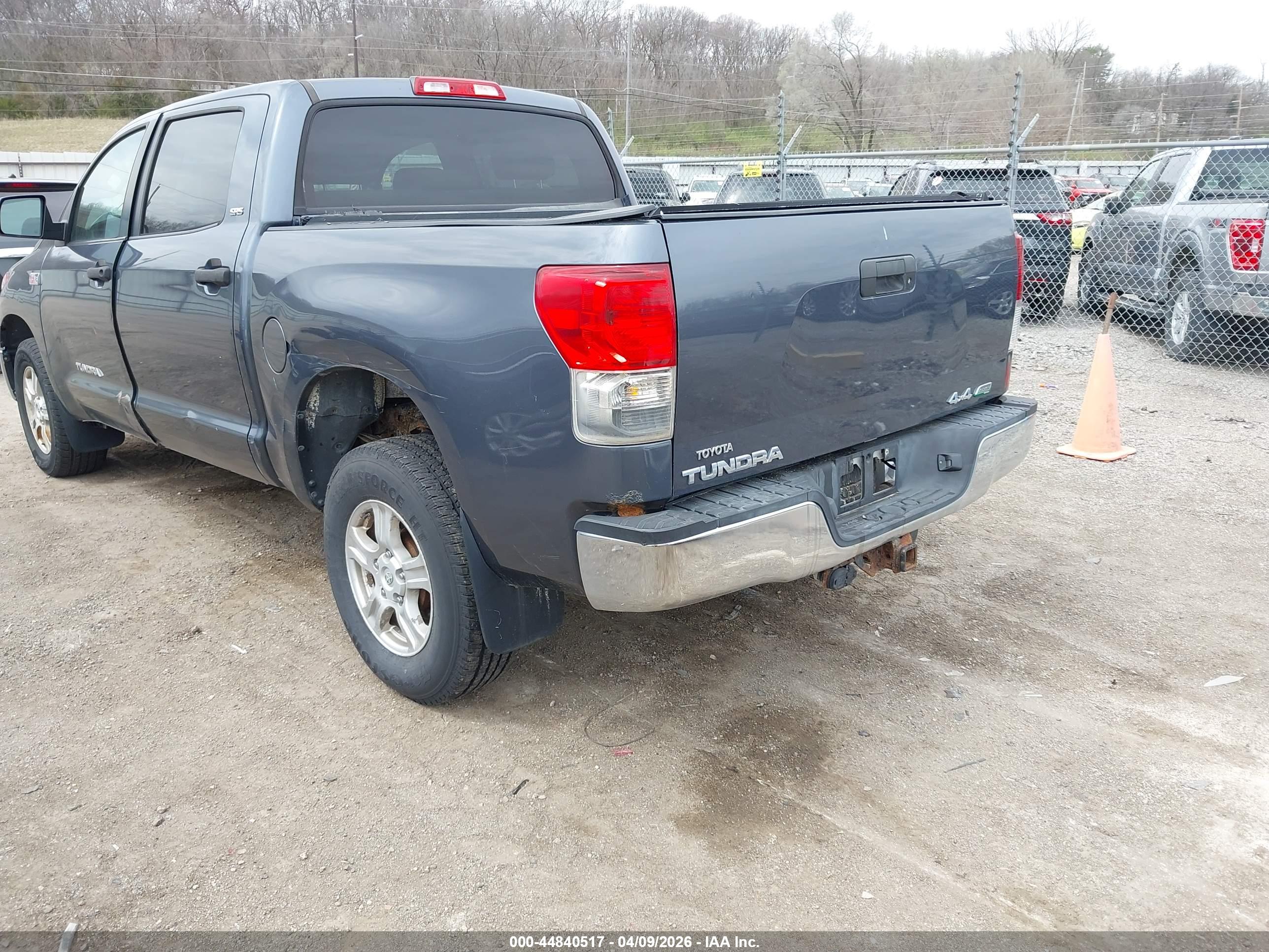 TOYOTA TUNDRA image 3