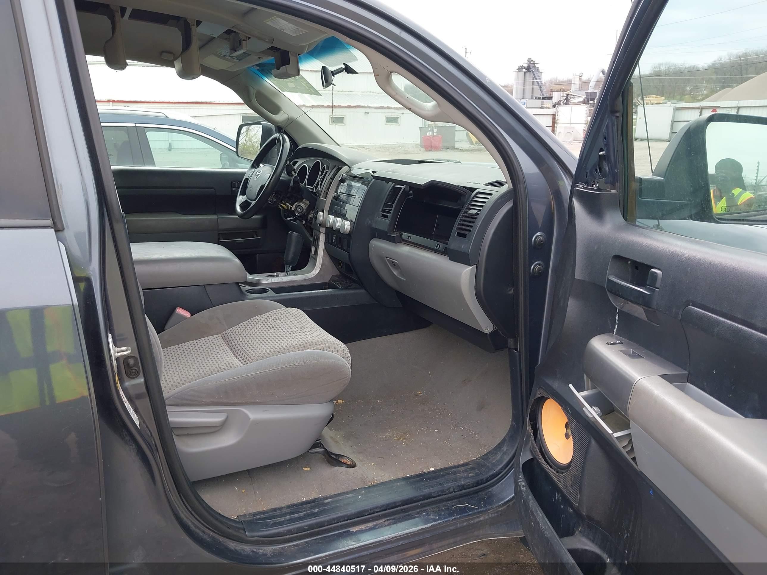 TOYOTA TUNDRA image 5