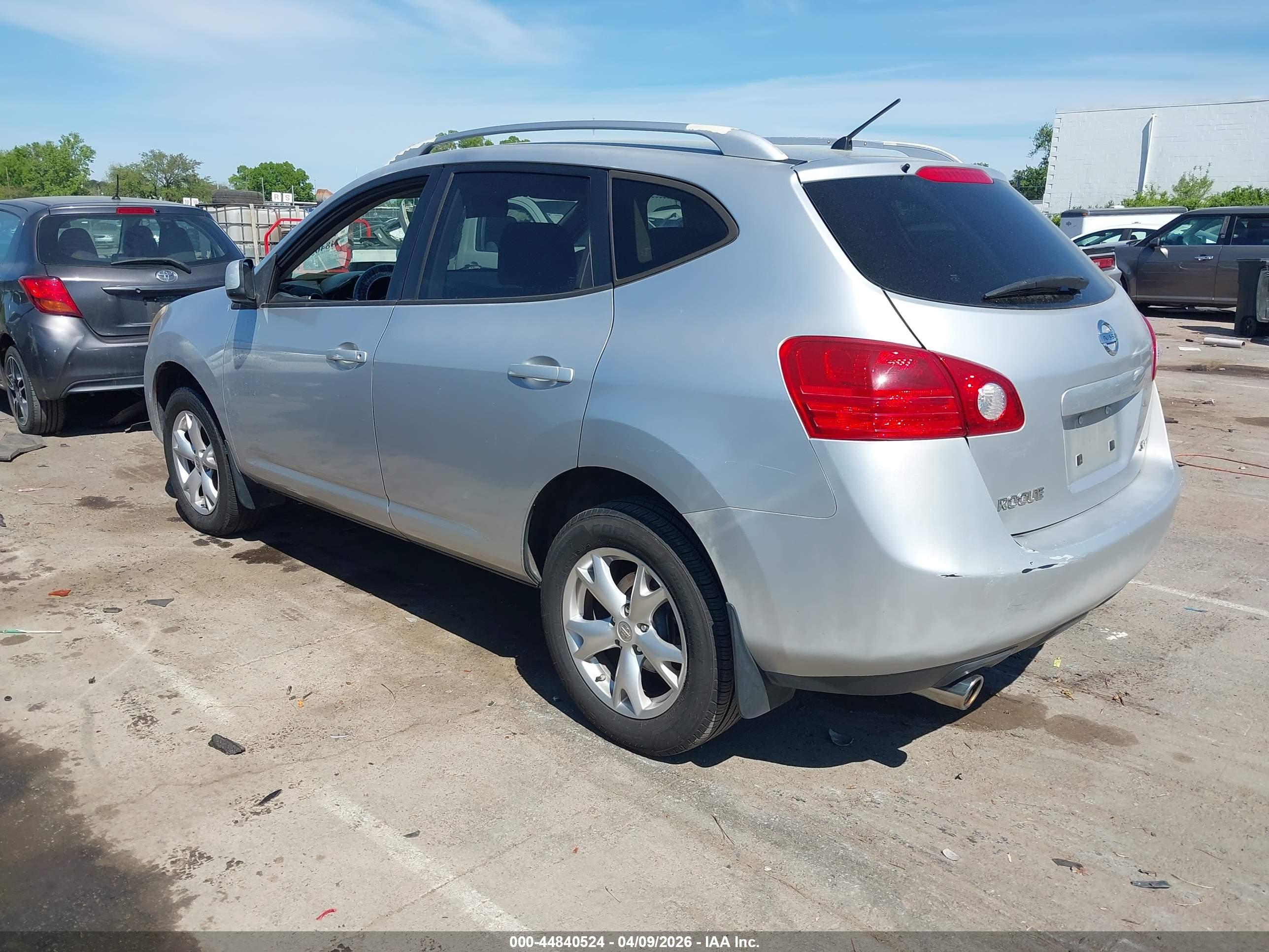 NISSAN ROGUE image 3