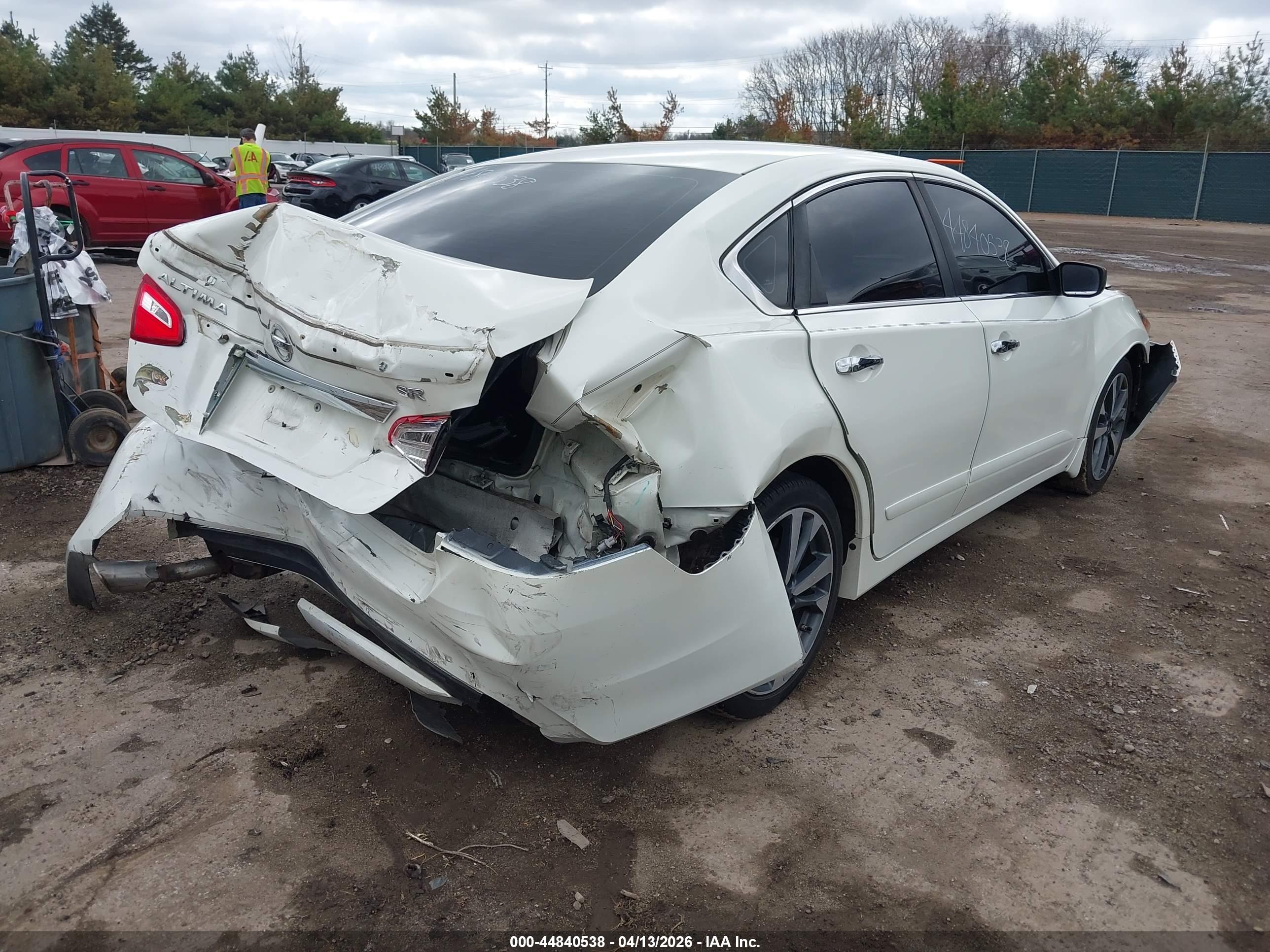 NISSAN ALTIMA image 4