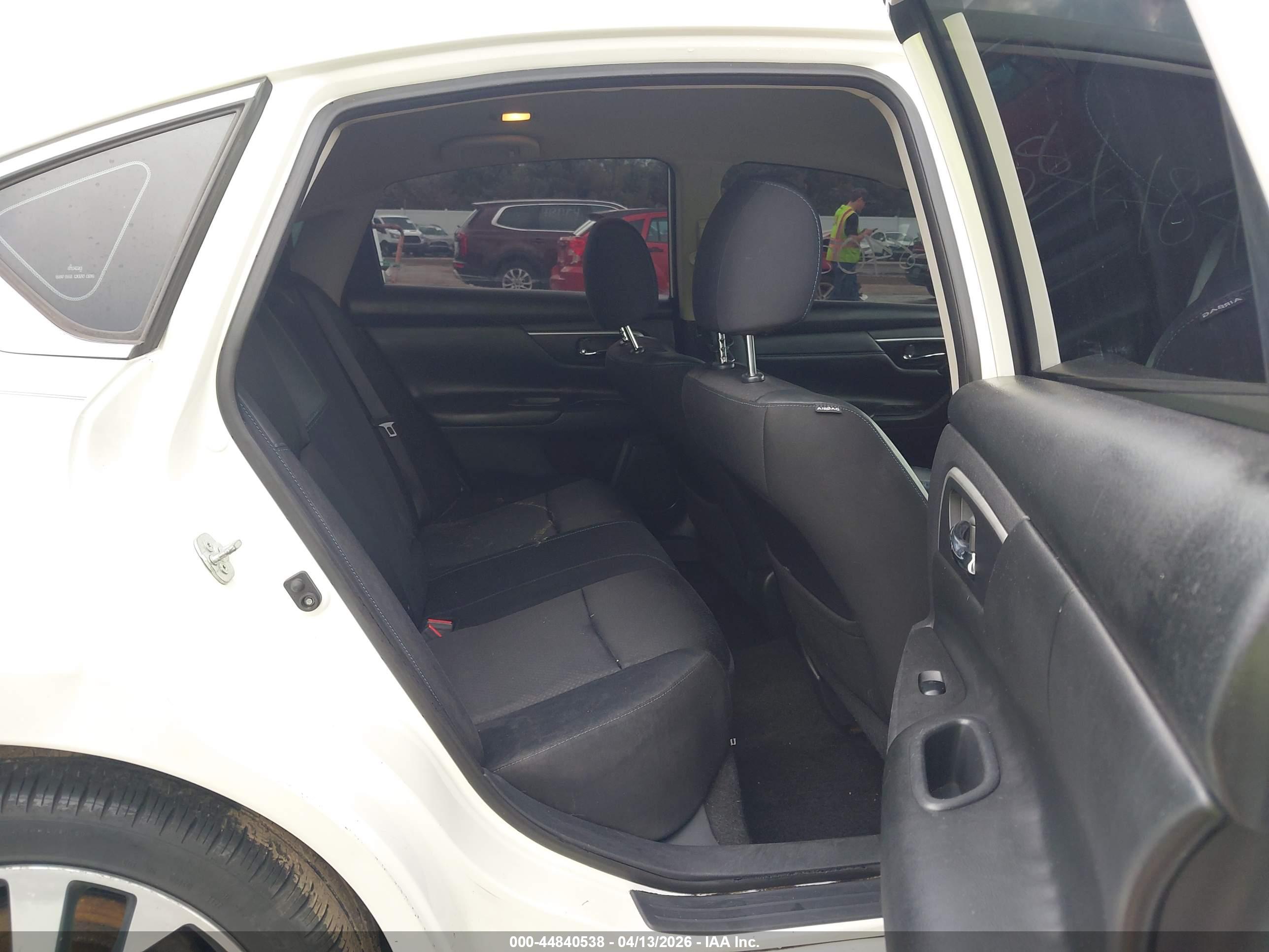 NISSAN ALTIMA image 8
