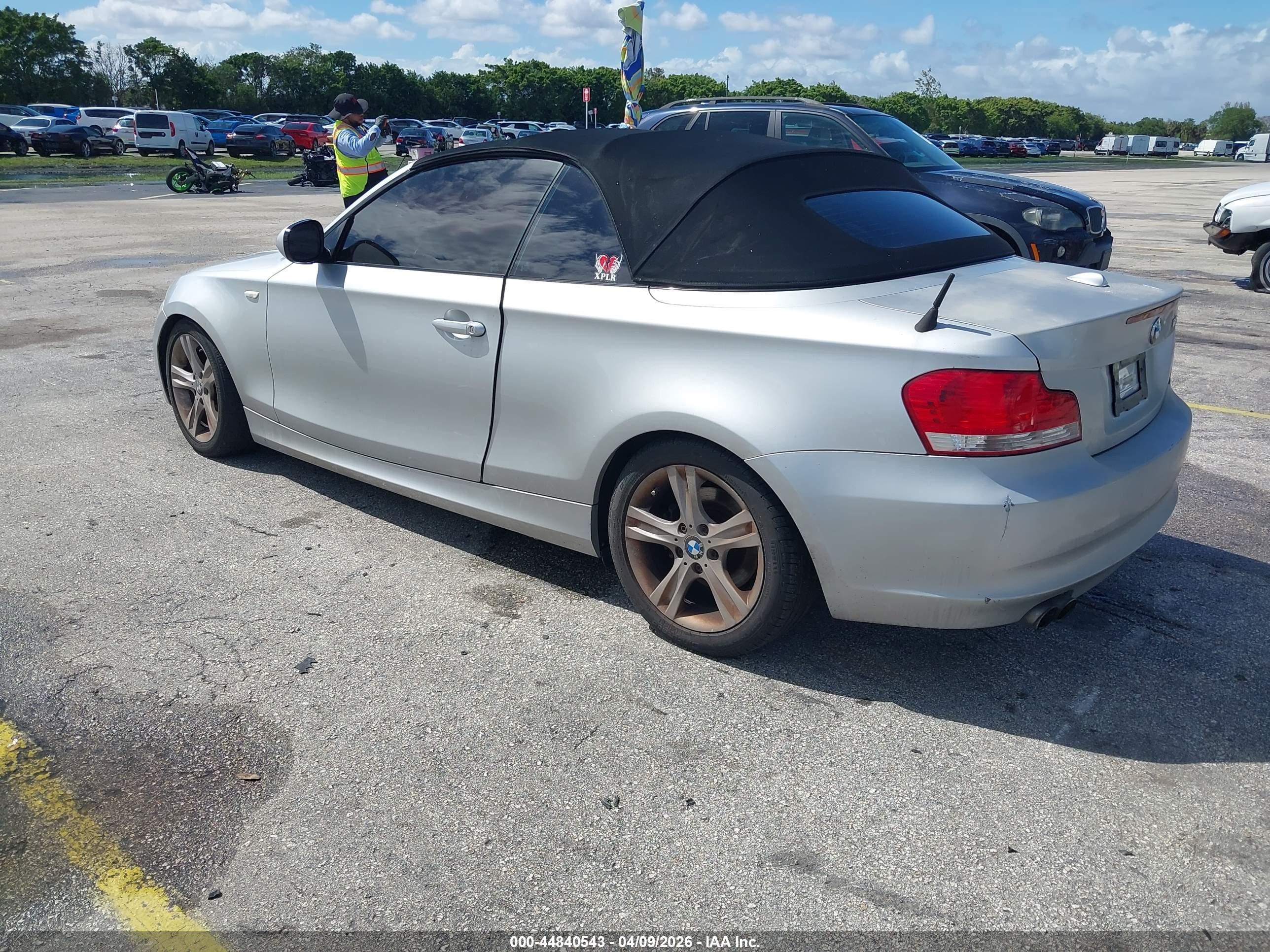 BMW 128I image 3